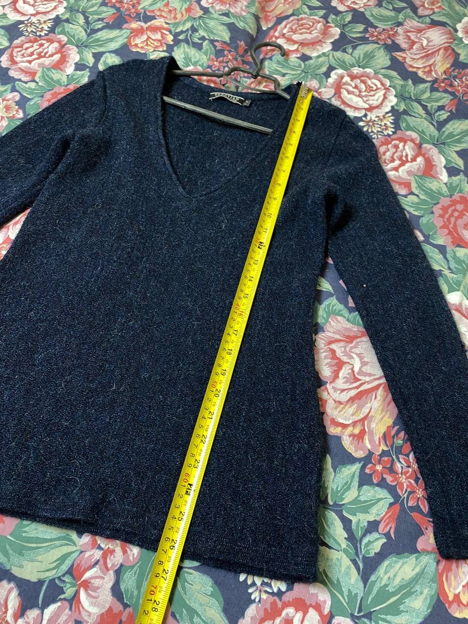 Vintage Distressed Wool Vneck Sweater Size M / US 6-8 / IT 42-44 - 9 Thumbnail