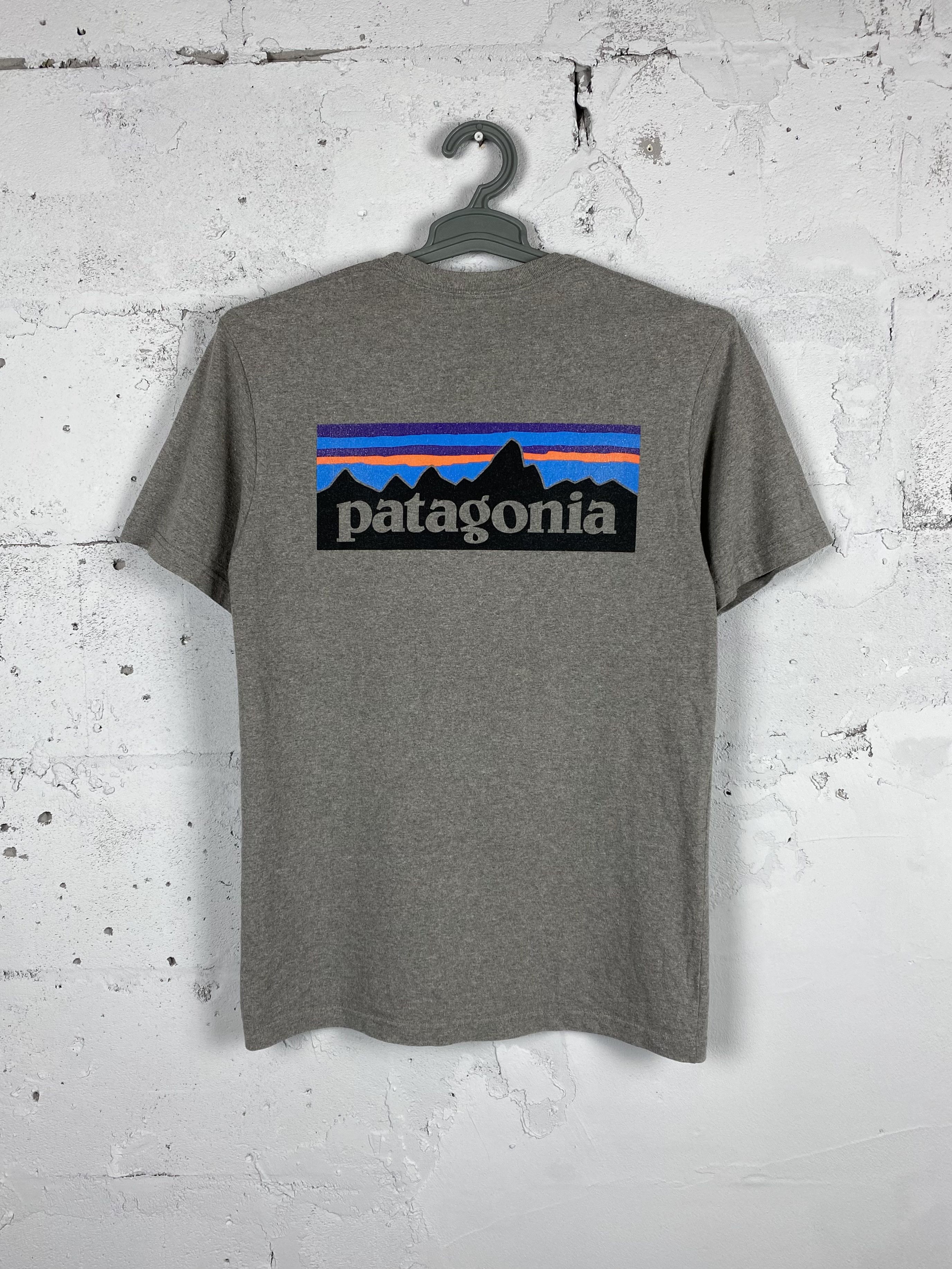 Patagonia × Vintage Patagonia Back Logo T-Shirt Grey Size US S / EU 44-46 / 1 - 1 Thumbnail