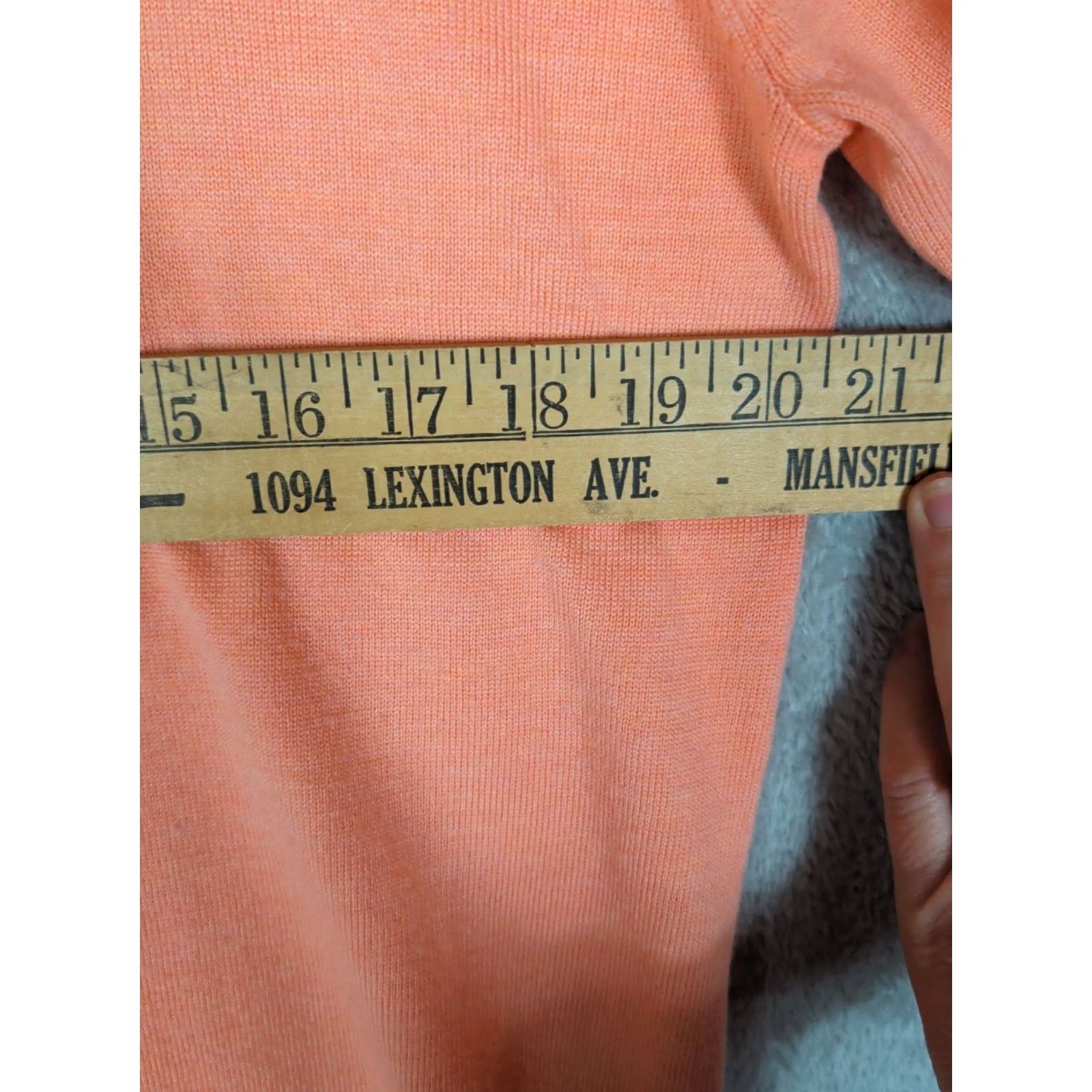 Hart Schaffner Marx Hart Schaffner Marx Sweater Mens L V Neck coral Extra Fine Merino Wool Pullover Size US L / EU 52-54 / 3 - 7 Thumbnail