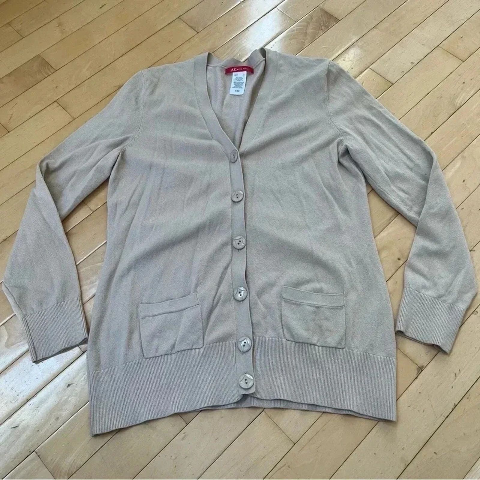 Anne Klein Anne Klein V-Neck Lightweight Beige Cardigan Button Up Sz S Size S / US 4 / IT 40 - 1 Thumbnail