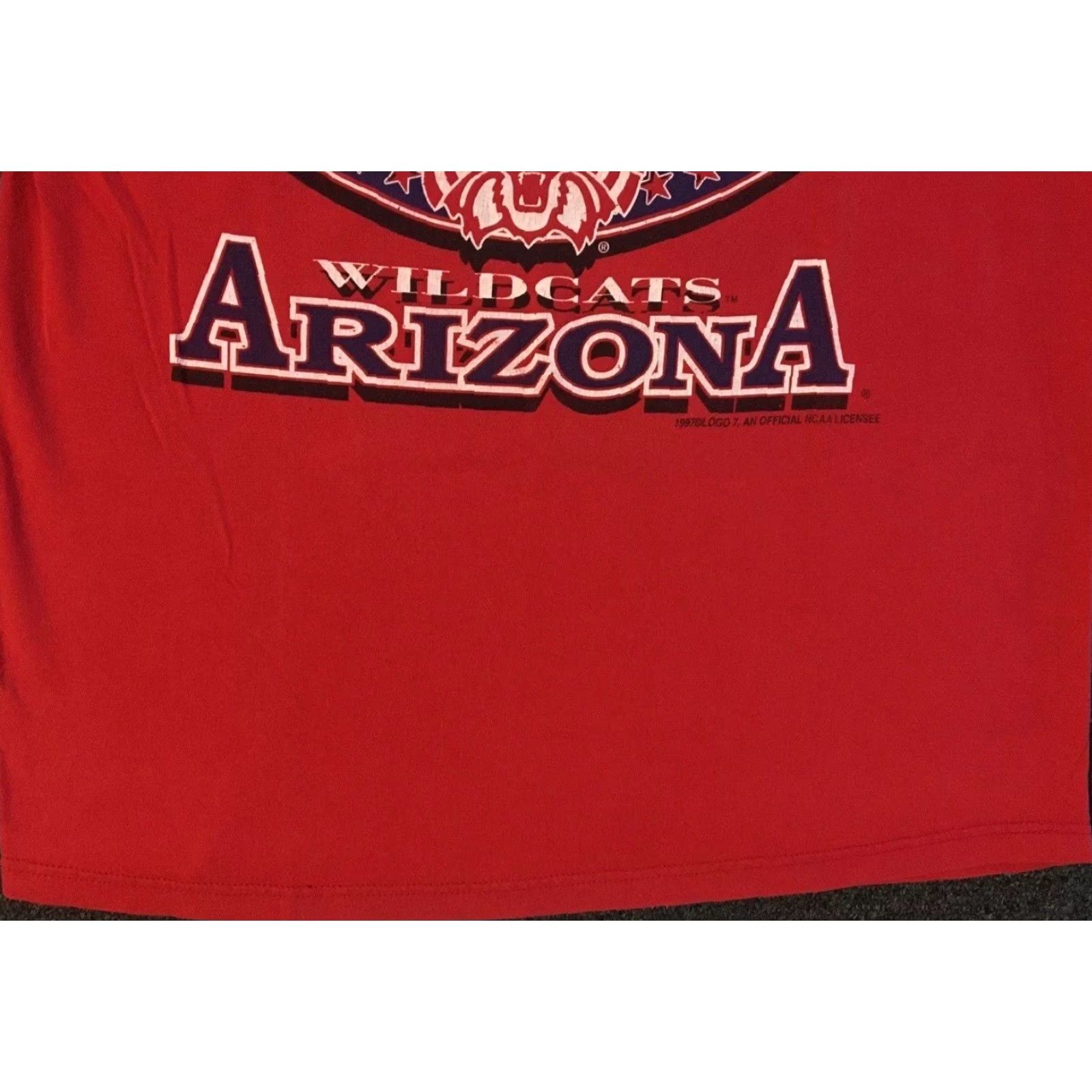 Vintage VINTAGE Arizona Wildcats Shirt L Men Red 90s College Grunge Final Four Champion University of Arizona Track & Field USA USA Theme Graphic Tee Size US L / EU 52-54 / 3 - 3 Thumbnail