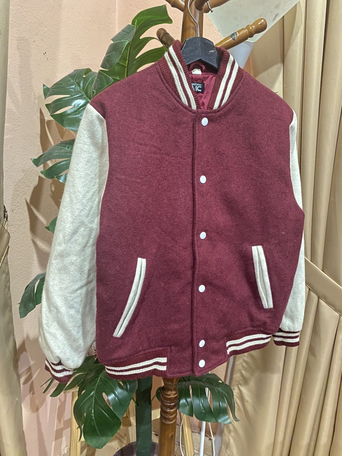 Other VINTAGE VIC MAROON VARSITY JACKET Size US M / EU 48-50 / 2 - 3 Thumbnail