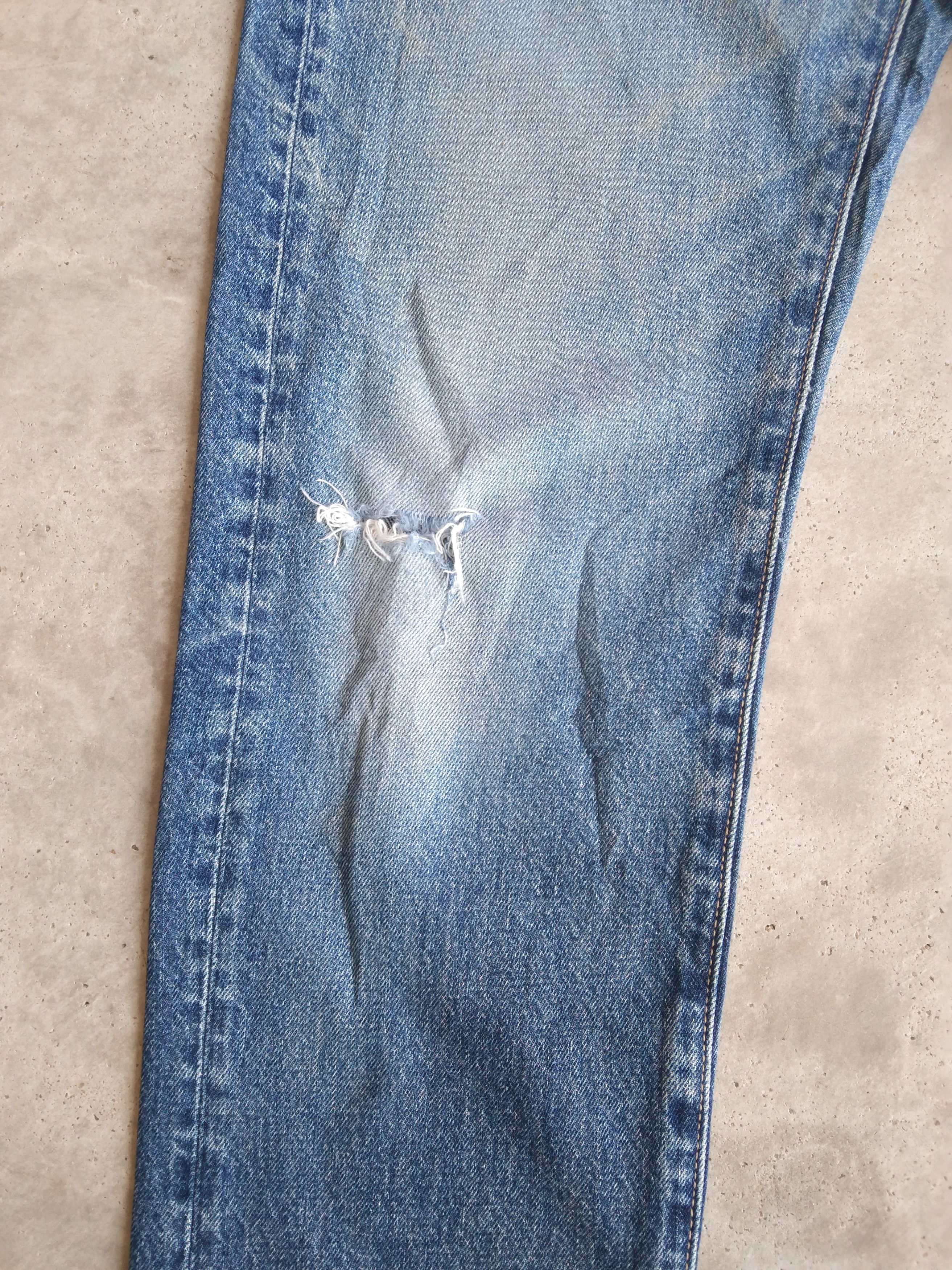 Uniqlo Vintage Japanese Uniqlo Faded Blue Distressed Jeans 32x31 Size US 32 / EU 48 - 4 Thumbnail