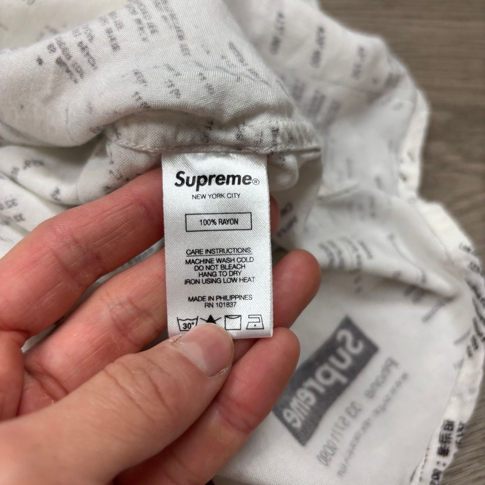 Supreme Rare Supreme Receipts Rayon Button Up Shirt Men's Medium Size US M / EU 48-50 / 2 - 7 Thumbnail