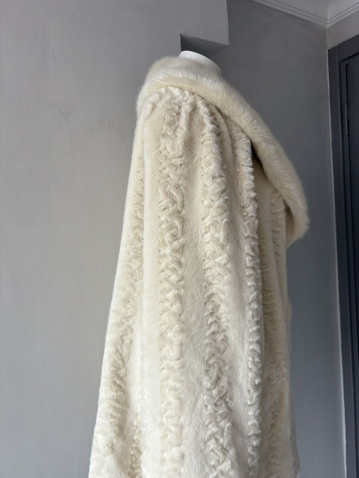 Vintage 90’s faux fur coat Size L / US 10 / IT 46 - 14 Thumbnail