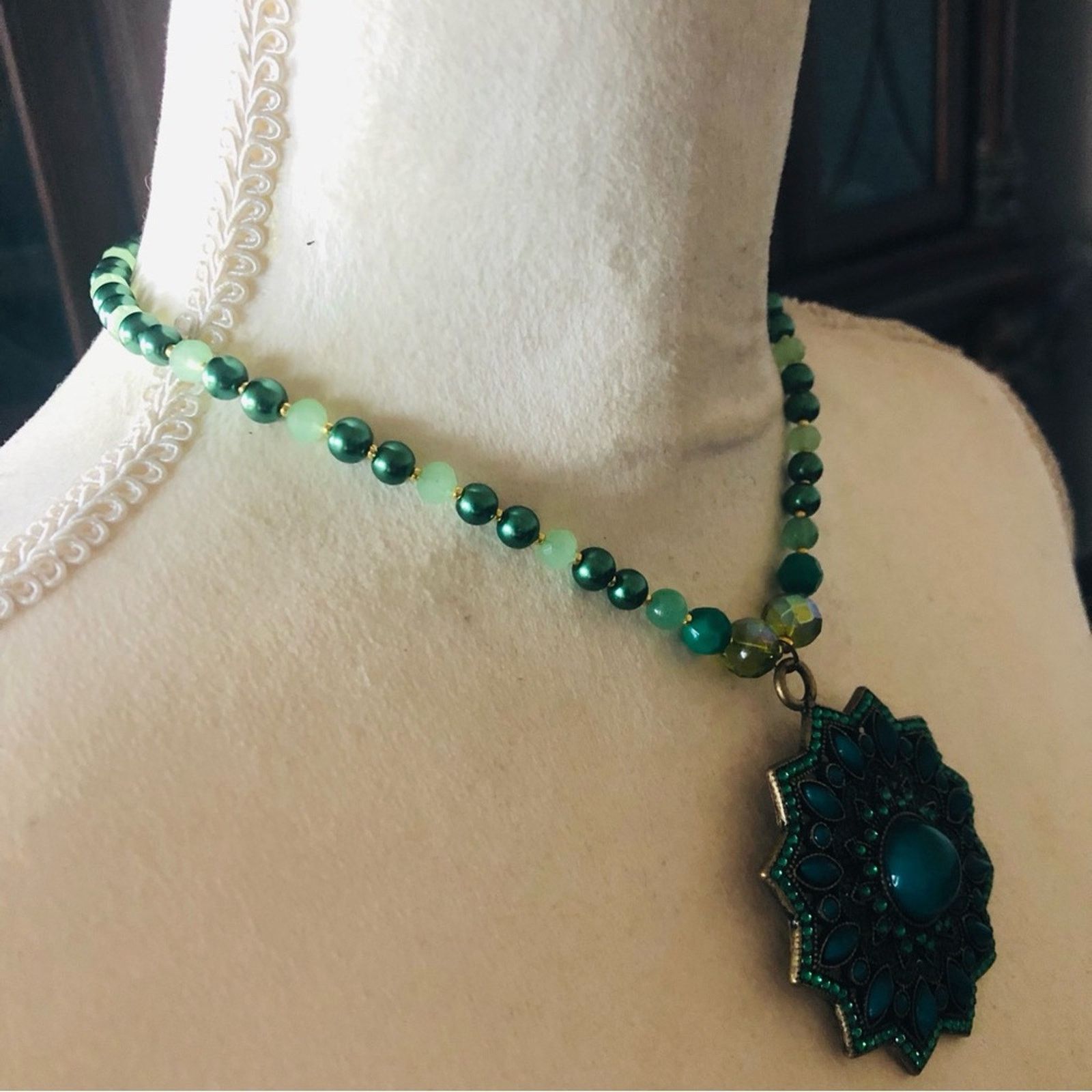 Handmade Handcrafted repurpose green stone cluster Pearl necklace Size ONE SIZE - 3 Thumbnail