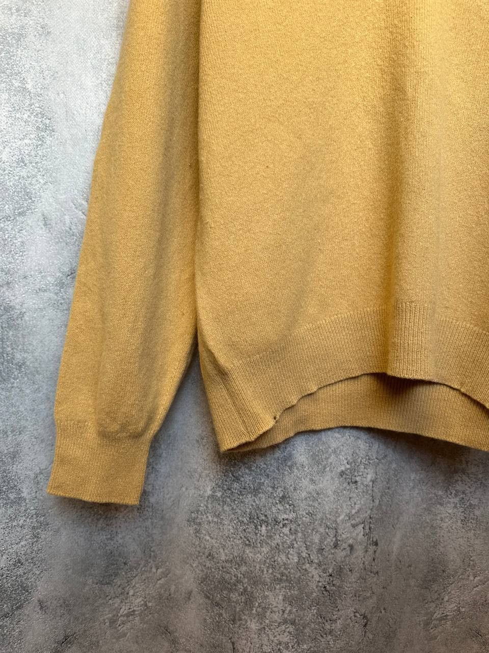 Johnstons Of Elgin Johnstons of Elgin V-Neck Wool Sweater Jumper Beige LS Size US XL / EU 56 / 4 - 7 Thumbnail