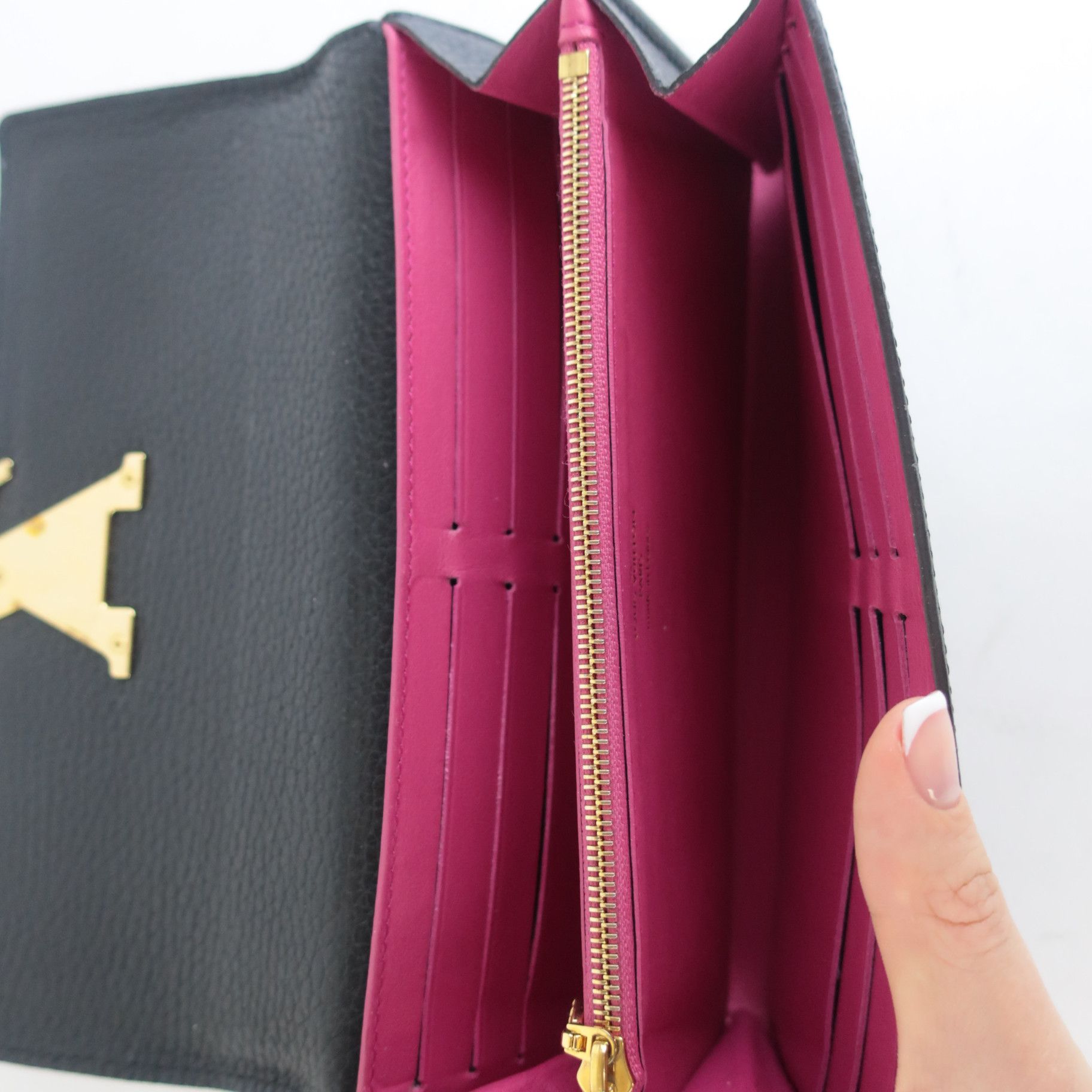 Louis Vuitton Louis Vuitton Black Taurillon Leather Capucines Wallet Size ONE SIZE - 9 Thumbnail