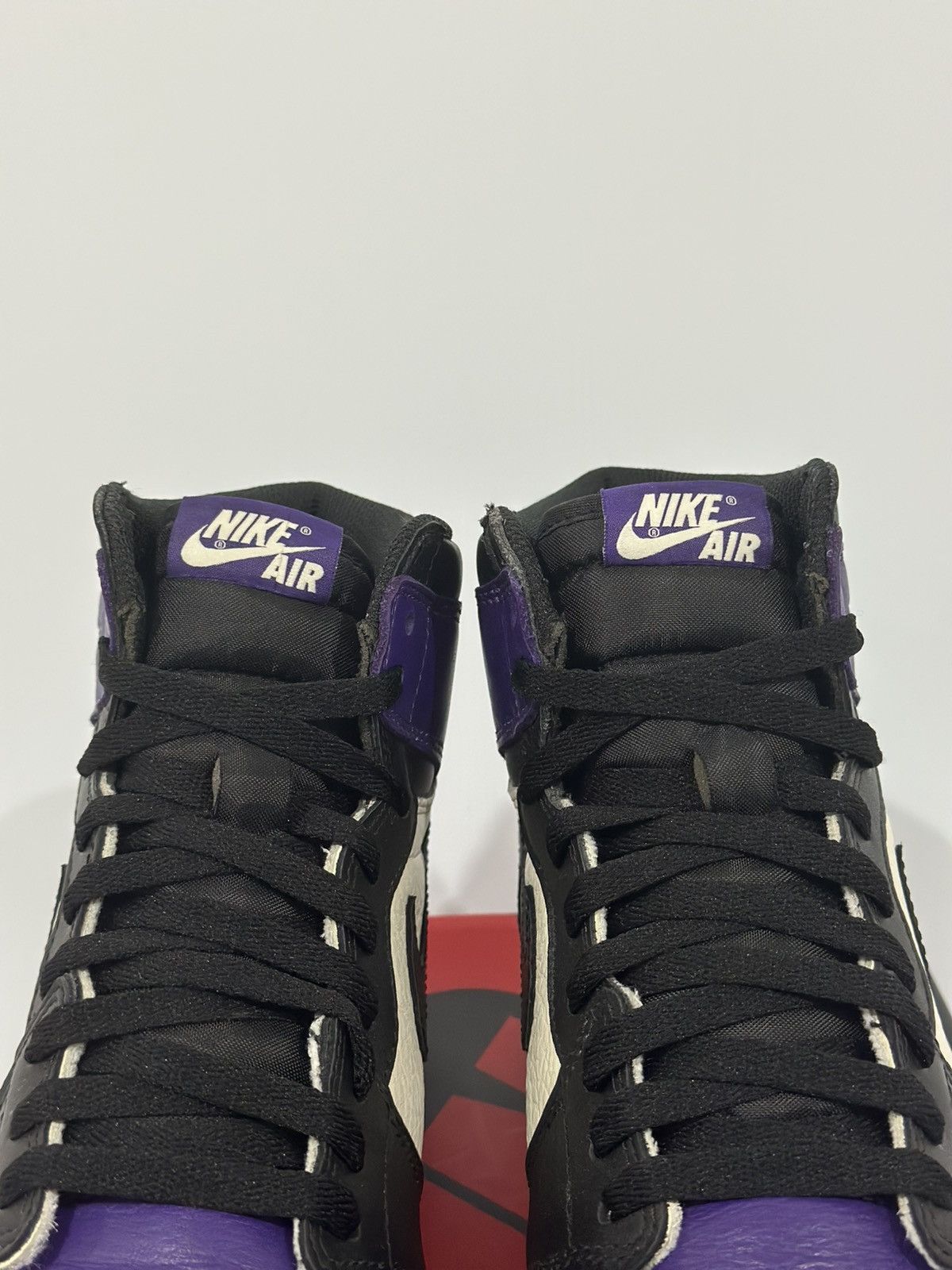 Nike Jordan 1 Retro High Court Purple (2018) Size US 10.5 / EU 43-44 - 3 Thumbnail