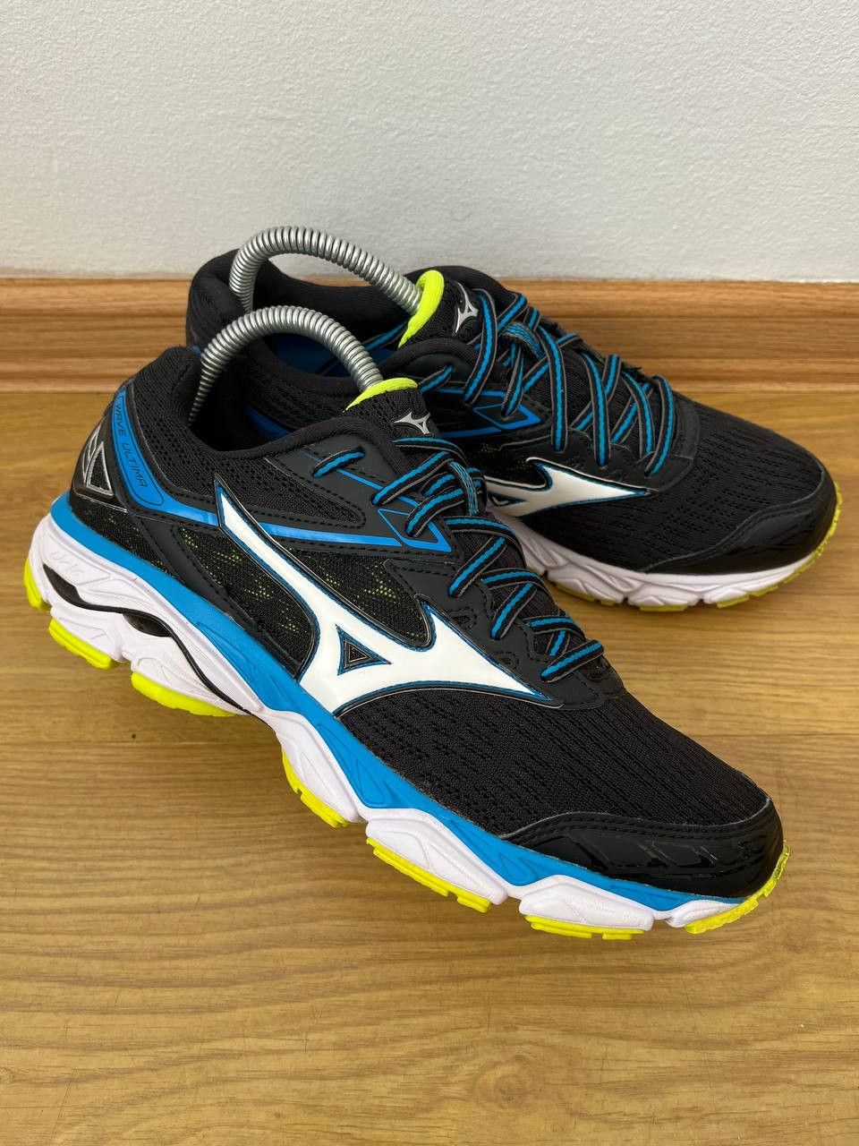 Mizuno Mizuno Wave Ultima 9 Size US 7 / IT 37 - 1 Thumbnail