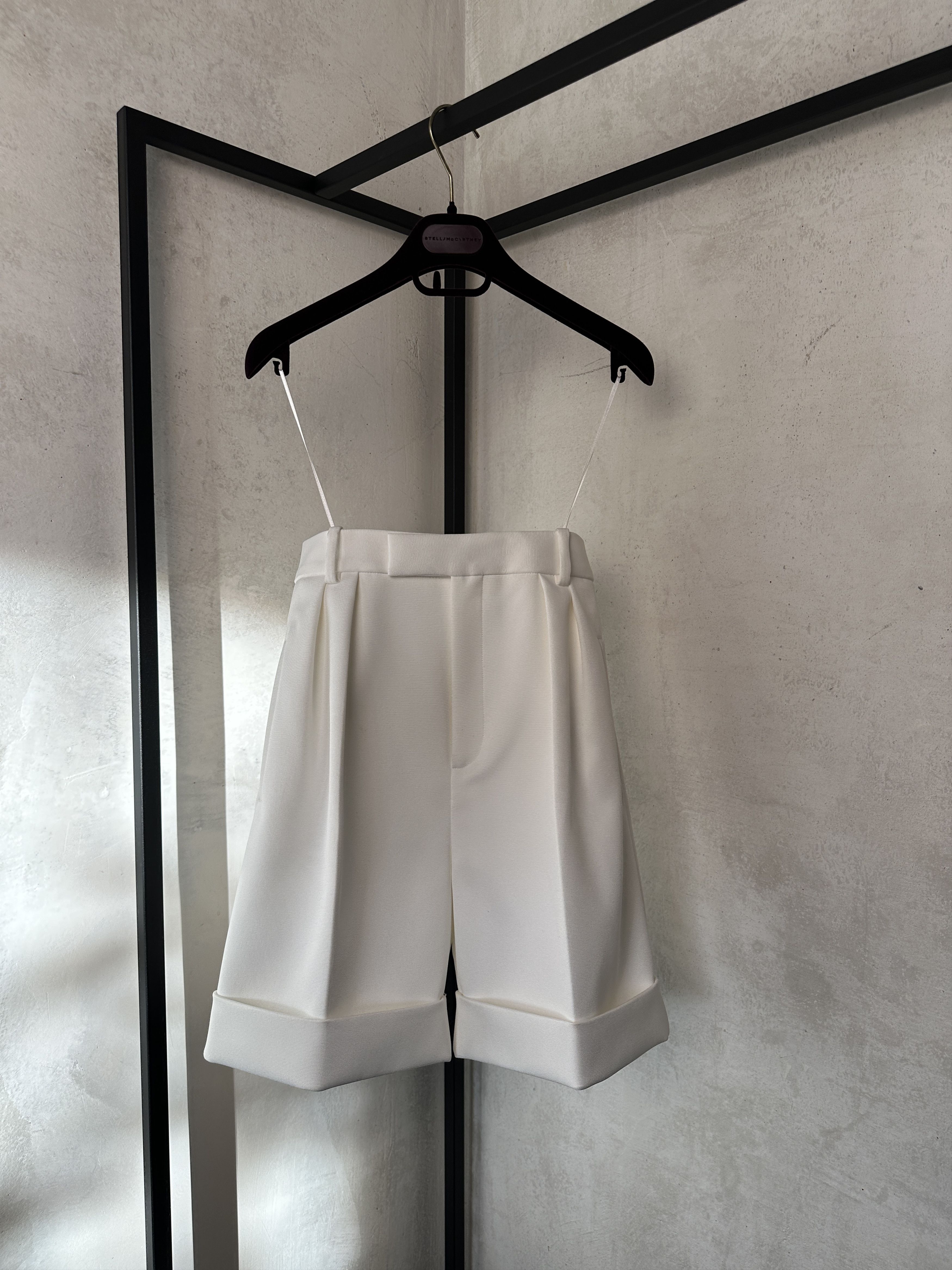 KHAITE Khaite White Bermuda Shorts Size 28" / US 6 / IT 42 - 3 Thumbnail