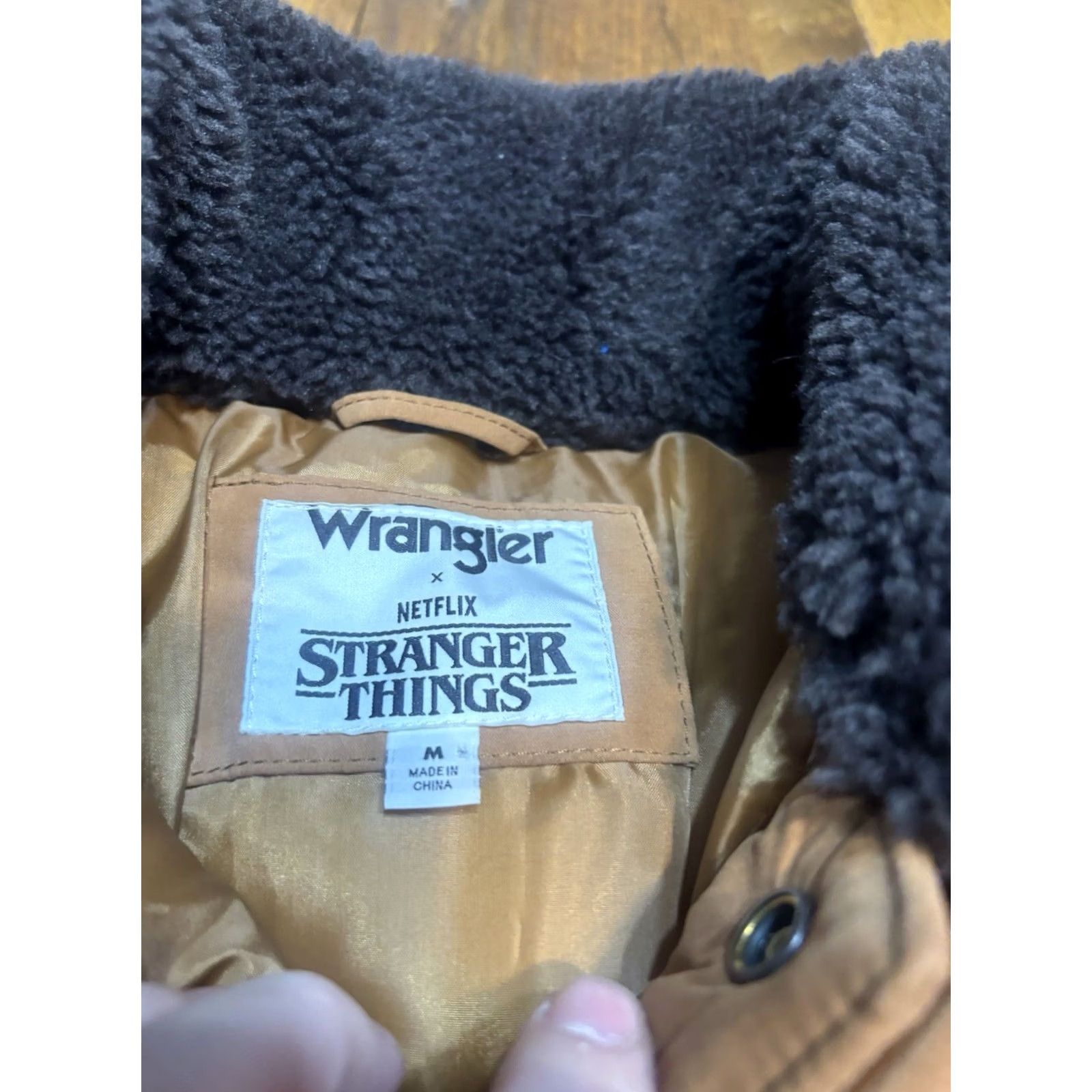 Wrangler VINTAGE Wrangler X Stranger Things - JIM HOPPER JACKET - Denim Jacket - XL Mens Brown Retro 90s Puffer Style Size US XL / EU 56 / 4 - 2 Thumbnail