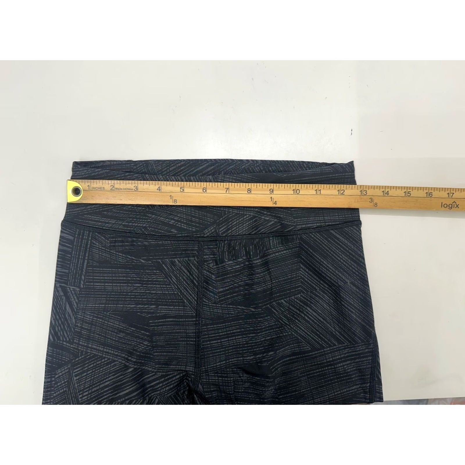 Under Armour Under Armour Womens Capris Size Small Black Grey Compression Legging Heatgear Capris Ladies S Black Grey Compression Legging Heatgear Size 28" / US 6 / IT 42 - 5 Thumbnail
