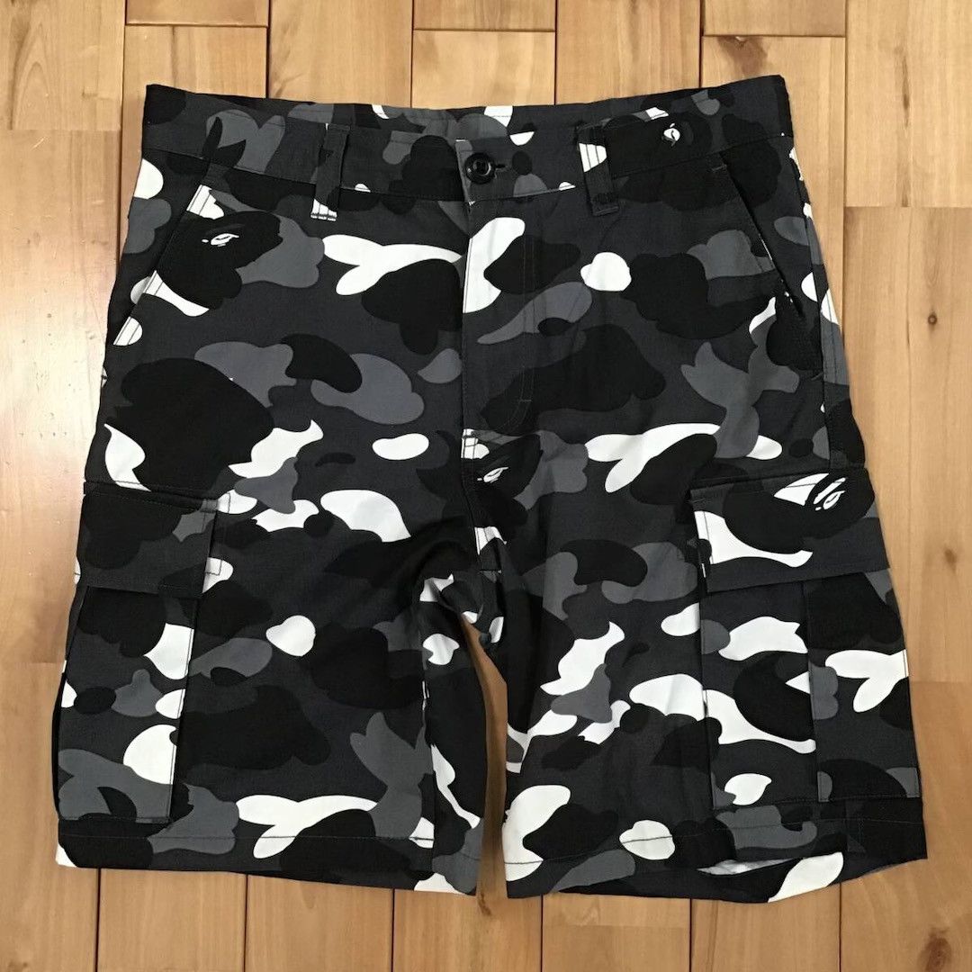 Bape 💫Glow in the dark💫 BAPE city camo cargo shorts APE ★size M Size US 32 / EU 48 - 2 Thumbnail