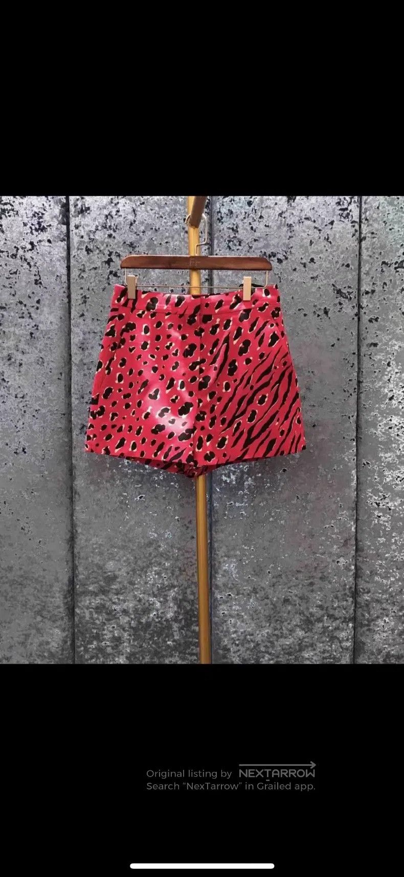 Valentino Valentino Red leopard print shorts Size 39" - 2 Thumbnail