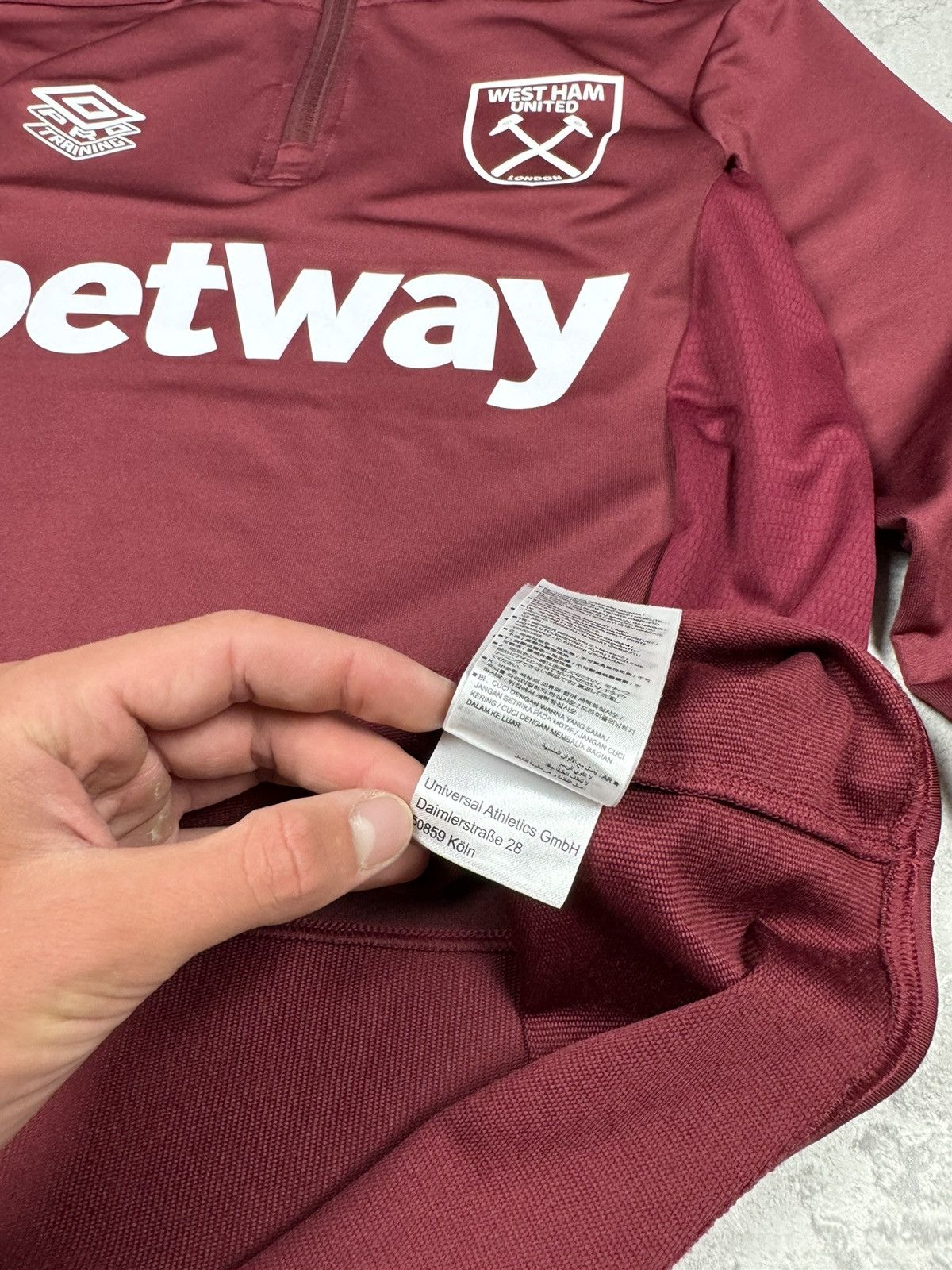 Umbro 2021-22 West Ham Umbro 1/4 Zip Training Top Size M Size US M / EU 48-50 / 2 - 12 Thumbnail