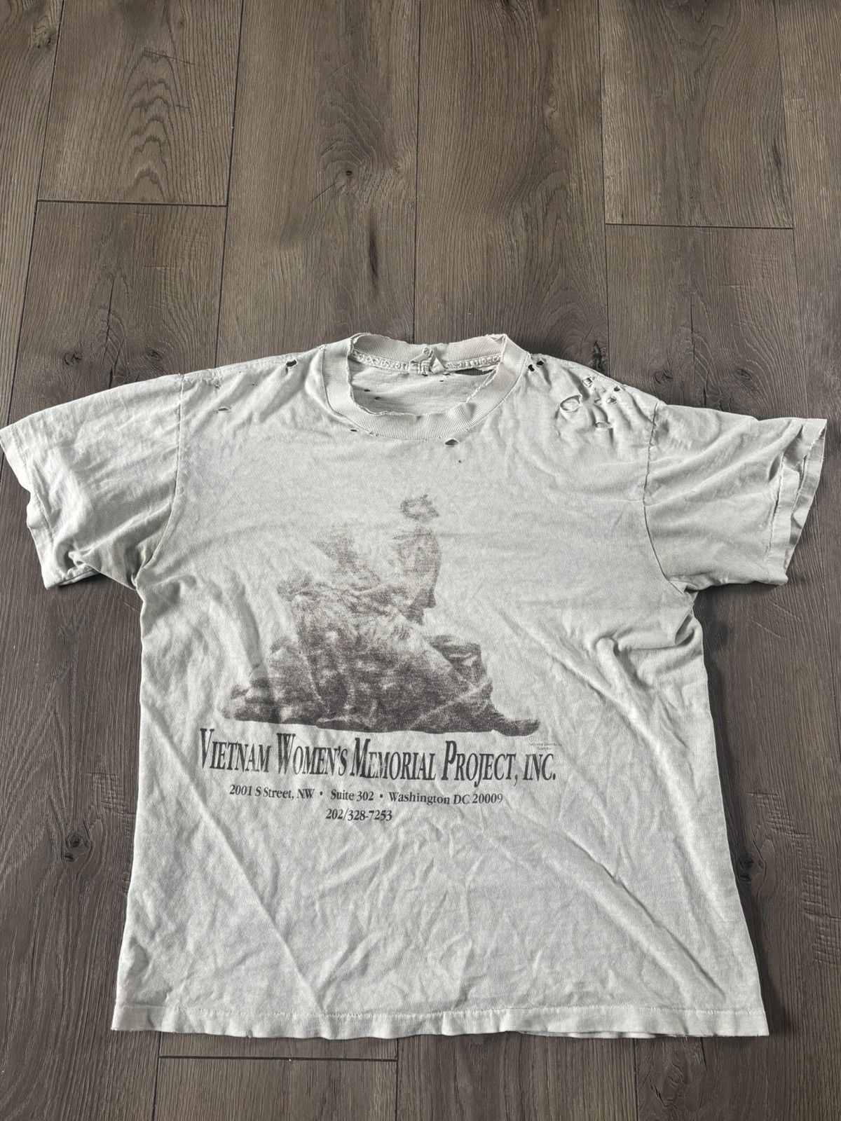 Vintage 1992 THRASHED Vietnam Women’s Memorial Tee Size US M / EU 48-50 / 2 - 1 Thumbnail