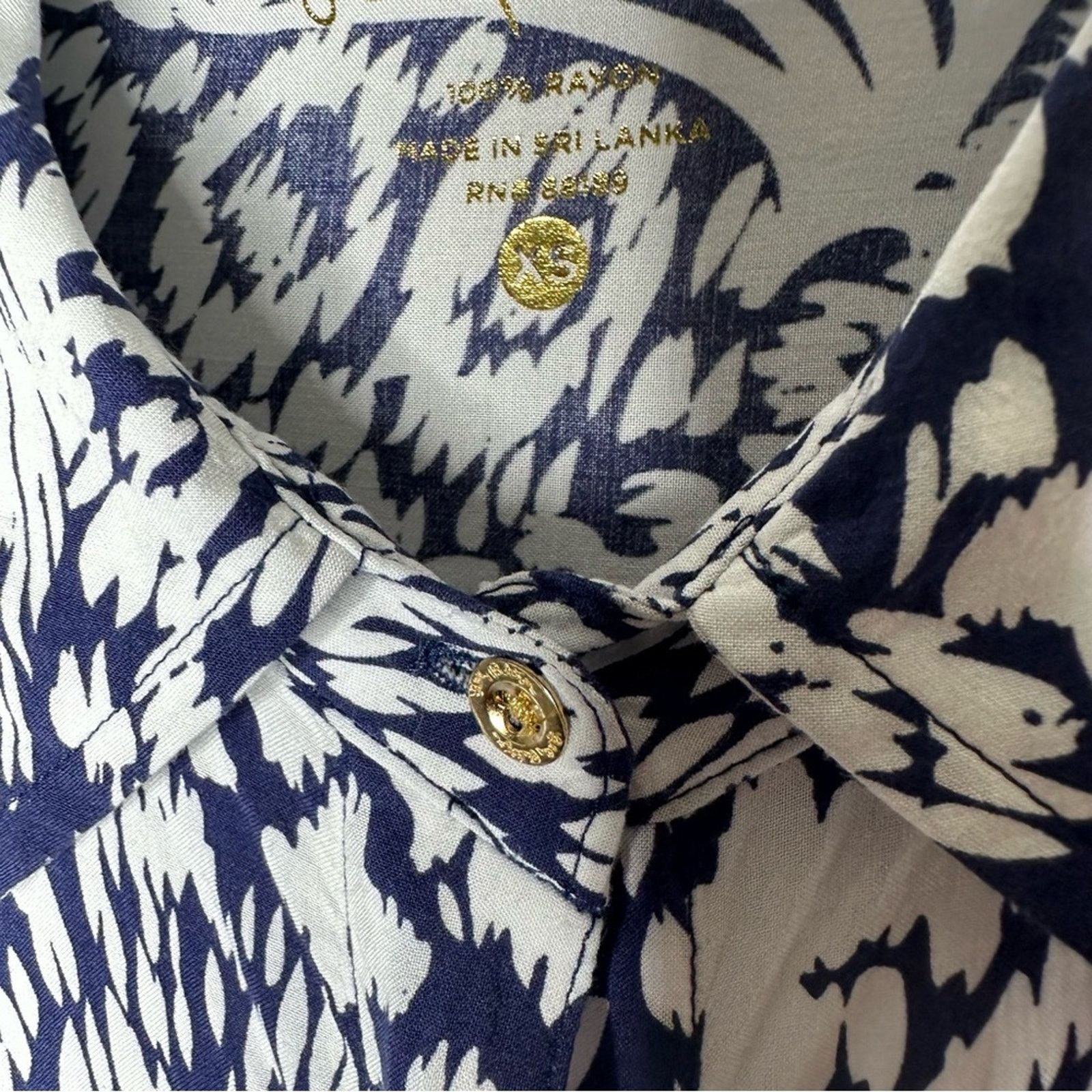 Lilly Pulitzer LILLY PULITZER Sea View Peacock Button Down Shirt in Size XS Size XS / US 0-2 / IT 36-38 - 3 Thumbnail