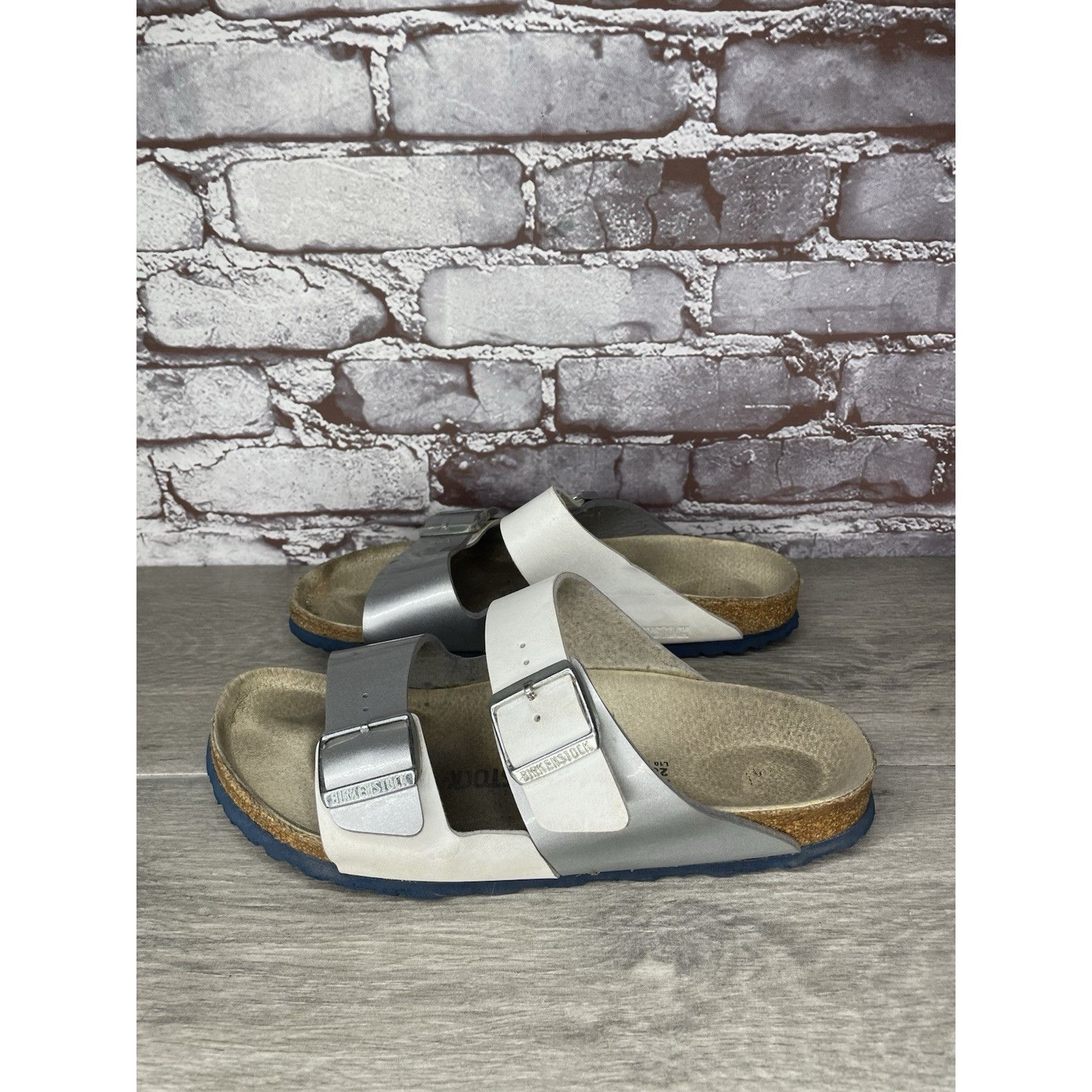 Birkenstock Birkenstock Arizona Two Toned Silver White Leather Strap San Size US 10 / IT 40 - 20 Thumbnail