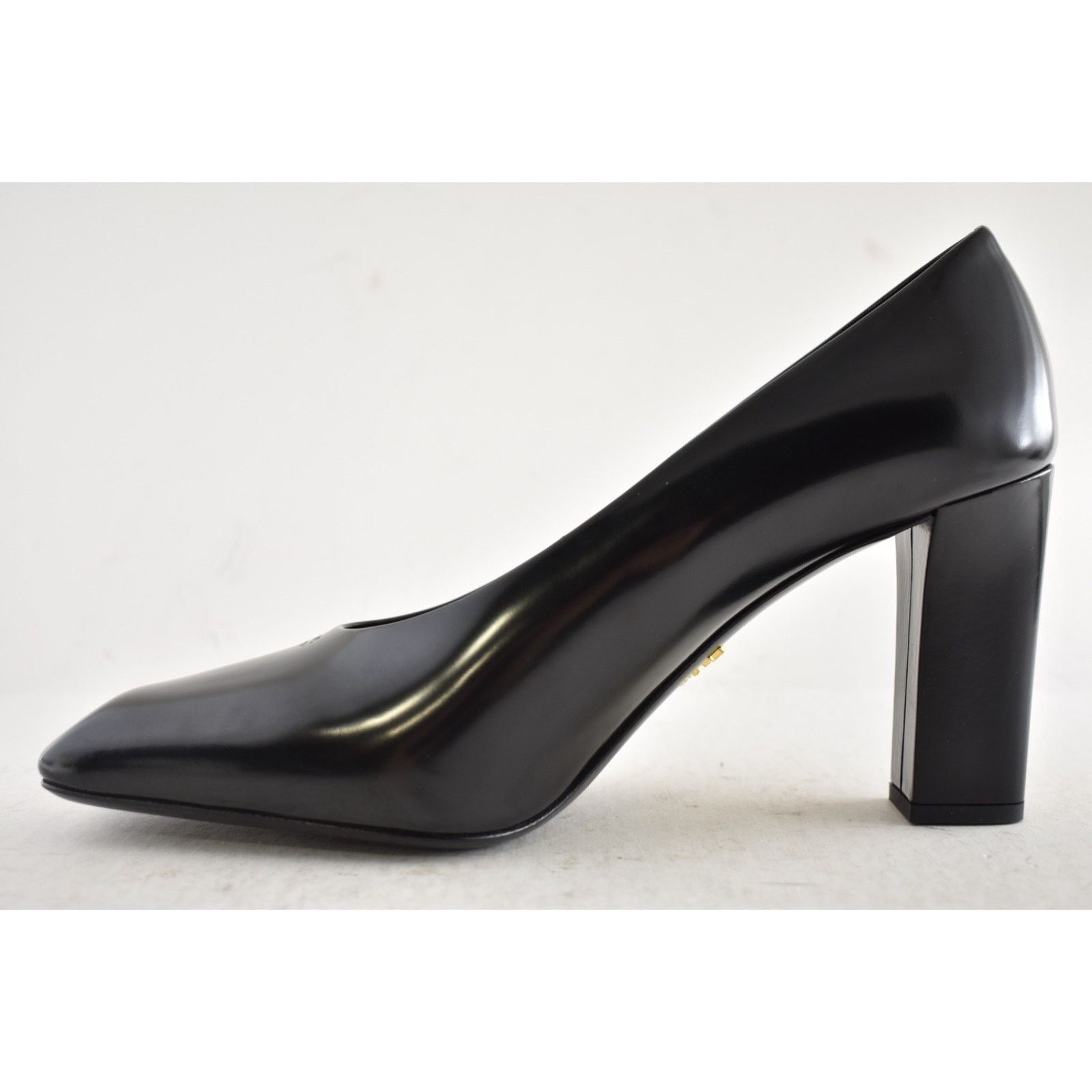 Prada Prada 85mm Black Brushed Leather Block Heel Pump 38.5 Size US 8.5 / IT 38.5 - 13 Thumbnail