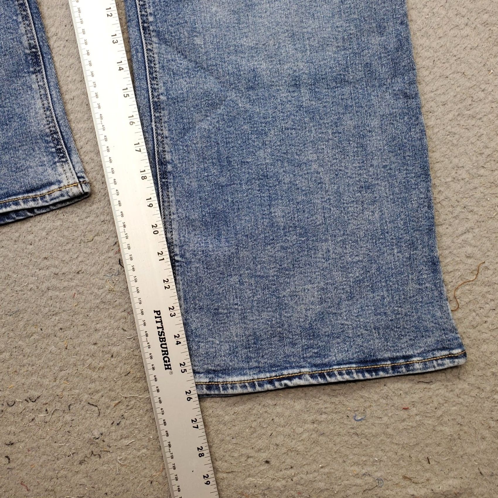 Old Navy Old Navy Jeans Womens 28 Blue Denim Flare High Rise 5-Pocket Stretch Pocket 26.25 Inseam 43" Outseam NWT"} Size 28" / US 6 / IT 42 - 4 Thumbnail