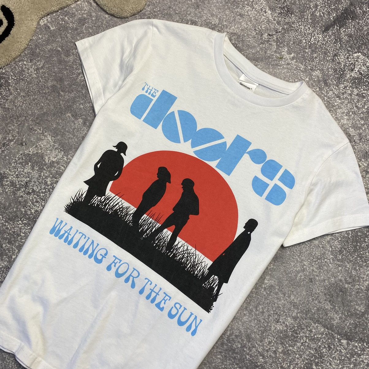 Band Tees Vintage Doors Waiting For the sun rock band tee Size US M / EU 48-50 / 2 - 3 Thumbnail