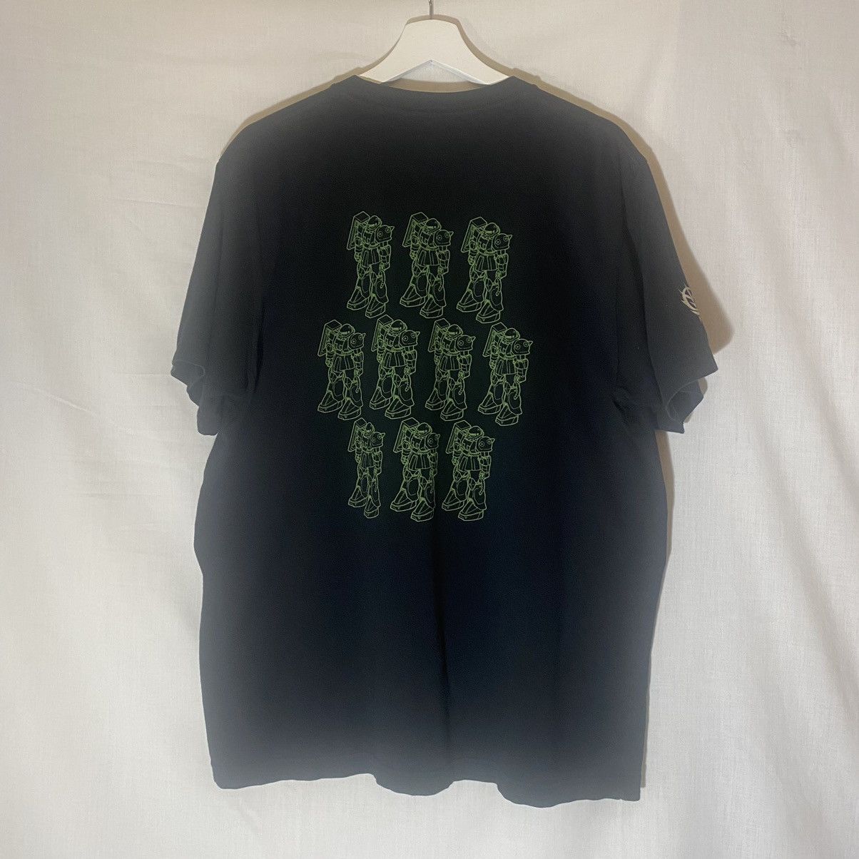 Uniqlo Uniqlo Gundam T-shirt Size US L / EU 52-54 / 3 - 3 Thumbnail