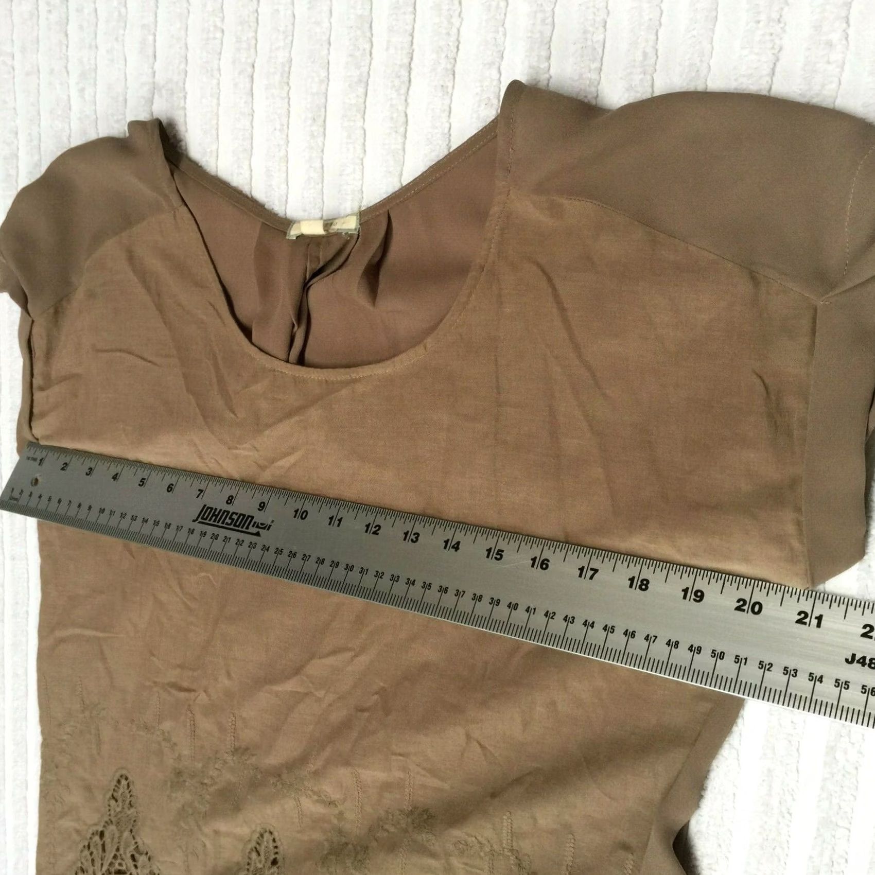 Vintage PLEIONE Blouse Scoop Neck Short Sleeve Lace Detail Hi-Low Taupe Medium Women Size M / US 6-8 / IT 42-44 - 7 Thumbnail