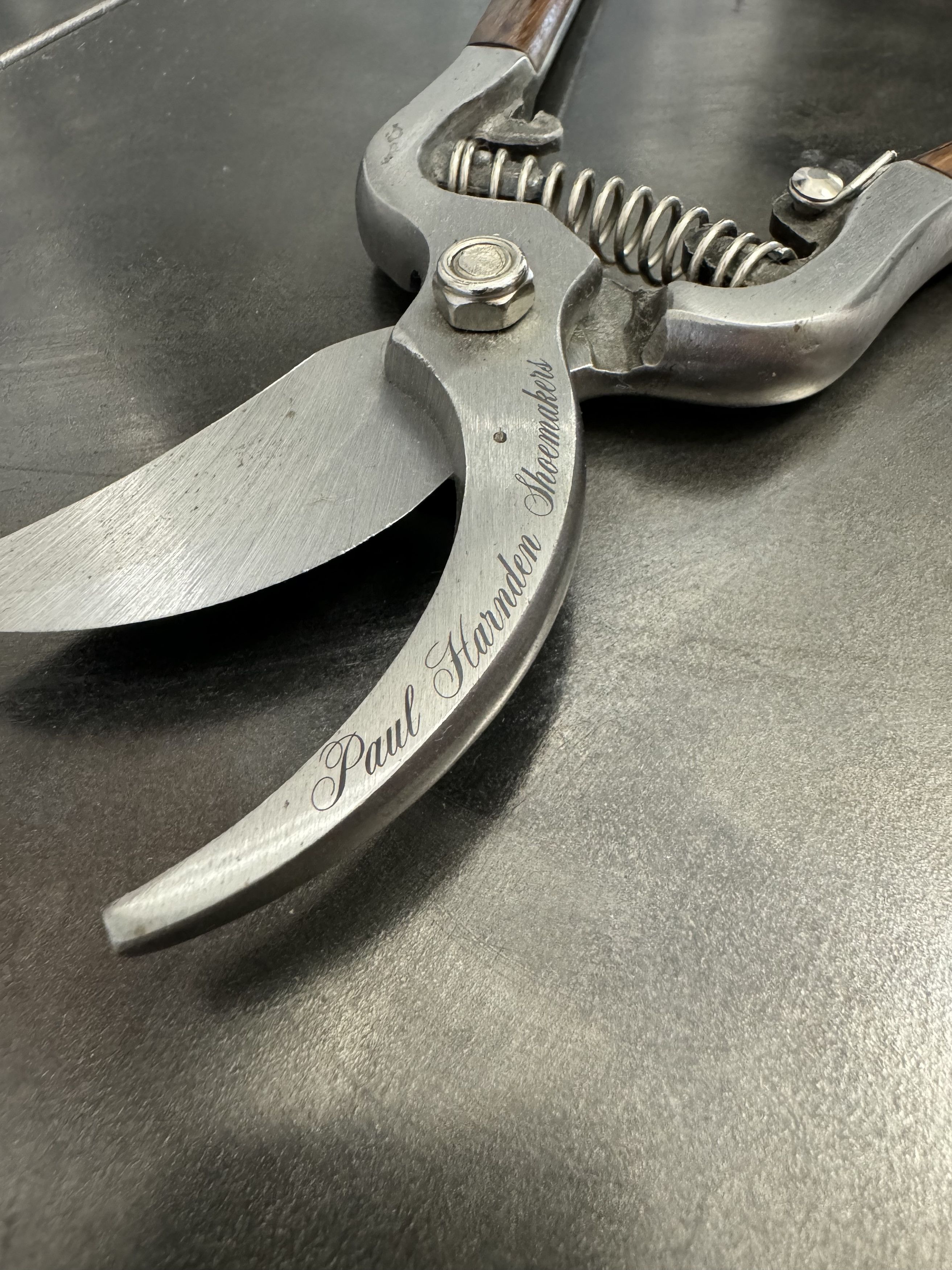 Paul Harnden Shoemakers PAUL HARNDEN SHOEMAKERS GARDEN SHEARS-NEW!! Size ONE SIZE - 10 Thumbnail