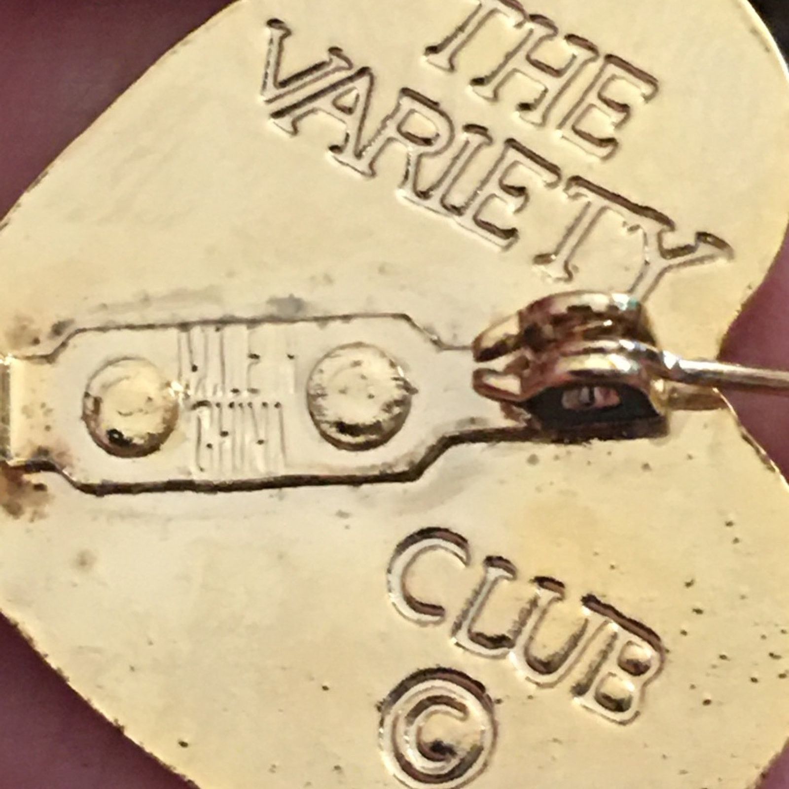 Vintage Vintage The Variety Club heart shape brooch Size ONE SIZE - 2 Thumbnail