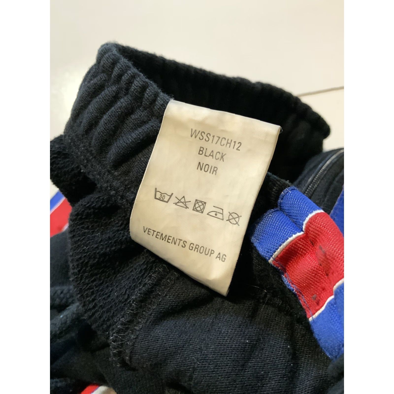Champion VETEMENTS X CHAMPION SS17 Demna Reverse Weave Black Jogger Sweatpants Sz. S Size US 29 - 7 Thumbnail