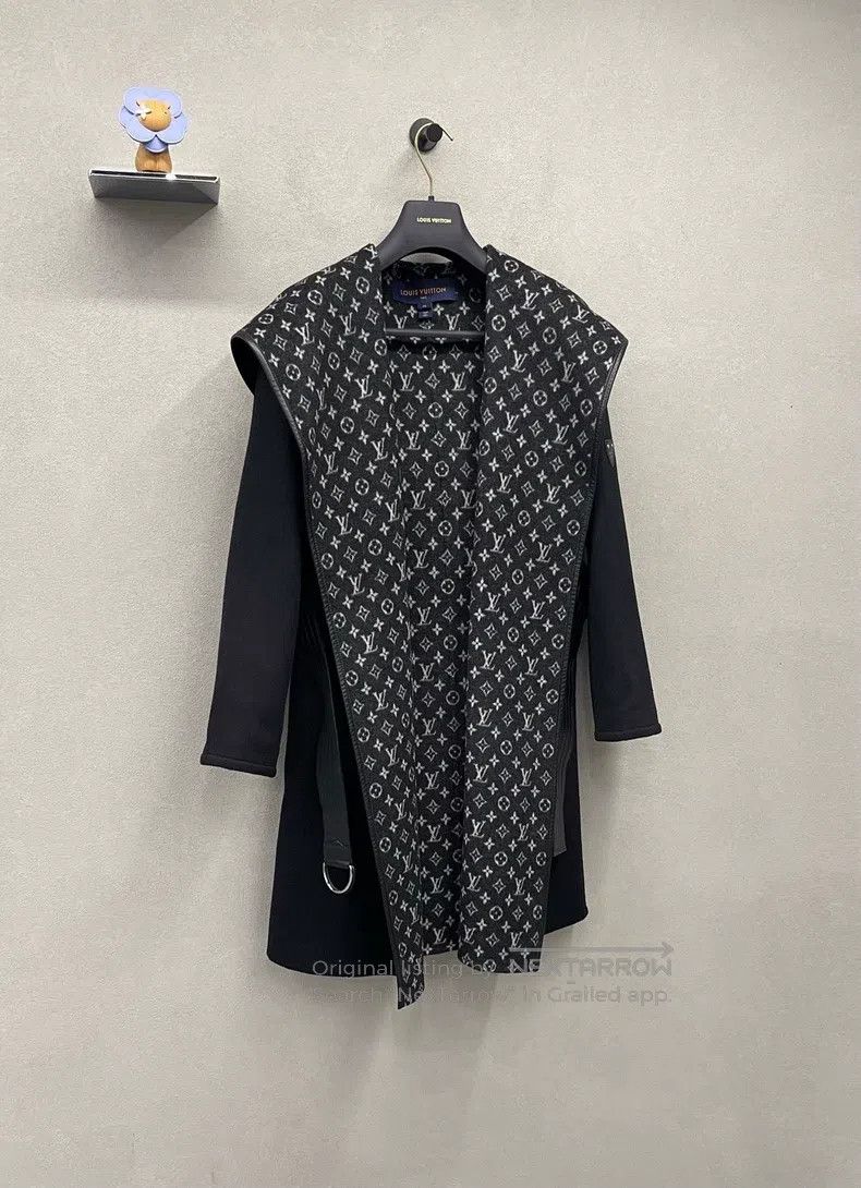 Louis Vuitton Louis Vuitton Logo printed black woolen coat Size XXS / US 00 / IT 34 - 3 Thumbnail