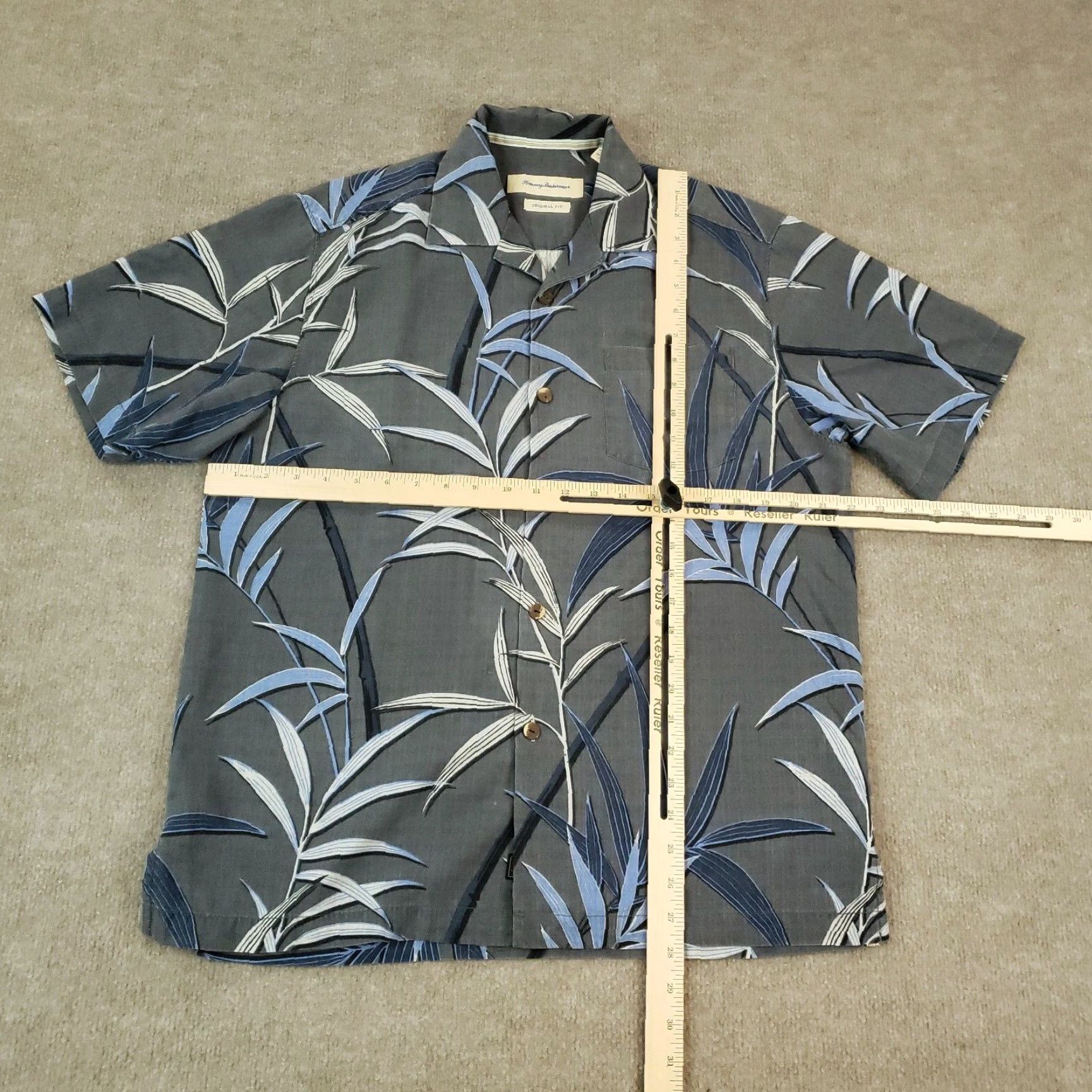 Tommy Bahama Tommy Bahama Hawaiian Floral Button Up Shirt Mens Small Gray 100% Silk Size US S / EU 44-46 / 1 - 2 Thumbnail
