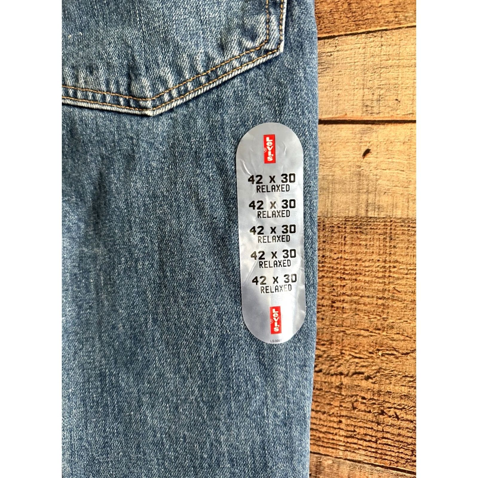 Levi's VINTAGE? NWT Levi's Jeans 550 Jeans 42x30 Blue Medium Wash Relaxed Fit Men 42x30 Denim Regular Inseam 30 Tapered Size US 42 / EU 58 - 3 Thumbnail