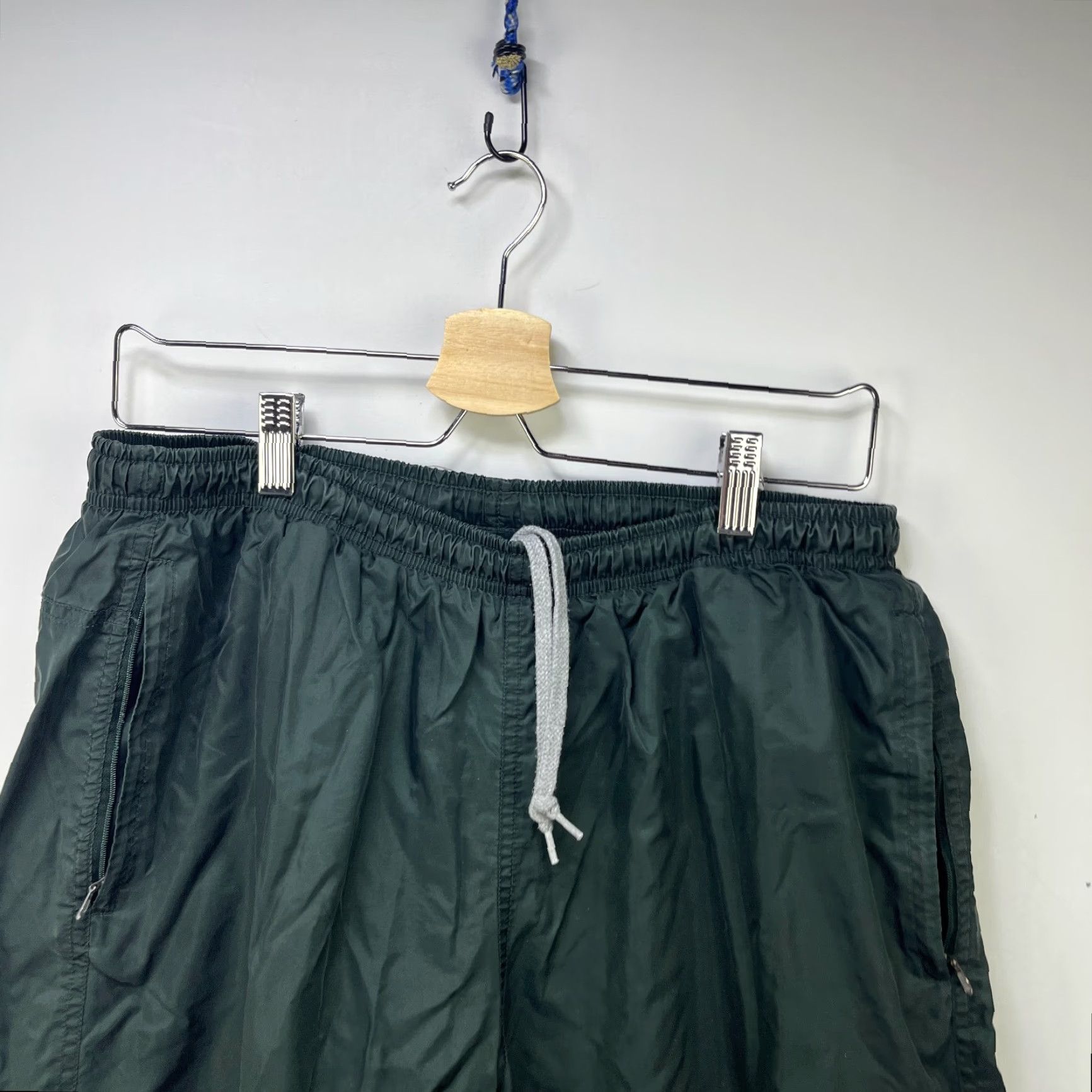 Nike VINTAGE Nike Swoosh Windbreaker Track Pants Large Men Black 90s Casual Pants Size US 33 - 5 Thumbnail