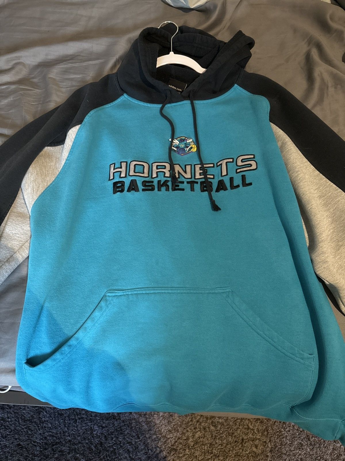 Adidas Vintage Hornets Basketball Hoodie Size US XL / EU 56 / 4 - 1 Thumbnail