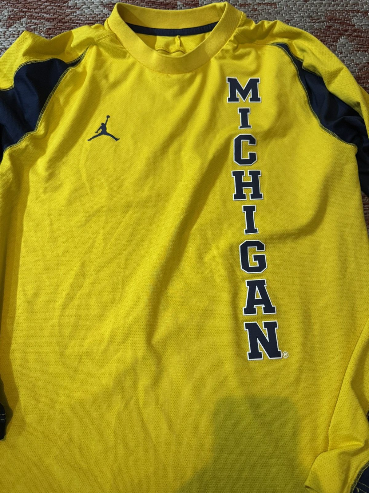 Jordan Brand Jordan University of Michigan Warm Up Basketball LS shirt M Size US M / EU 48-50 / 2 - 2 Thumbnail