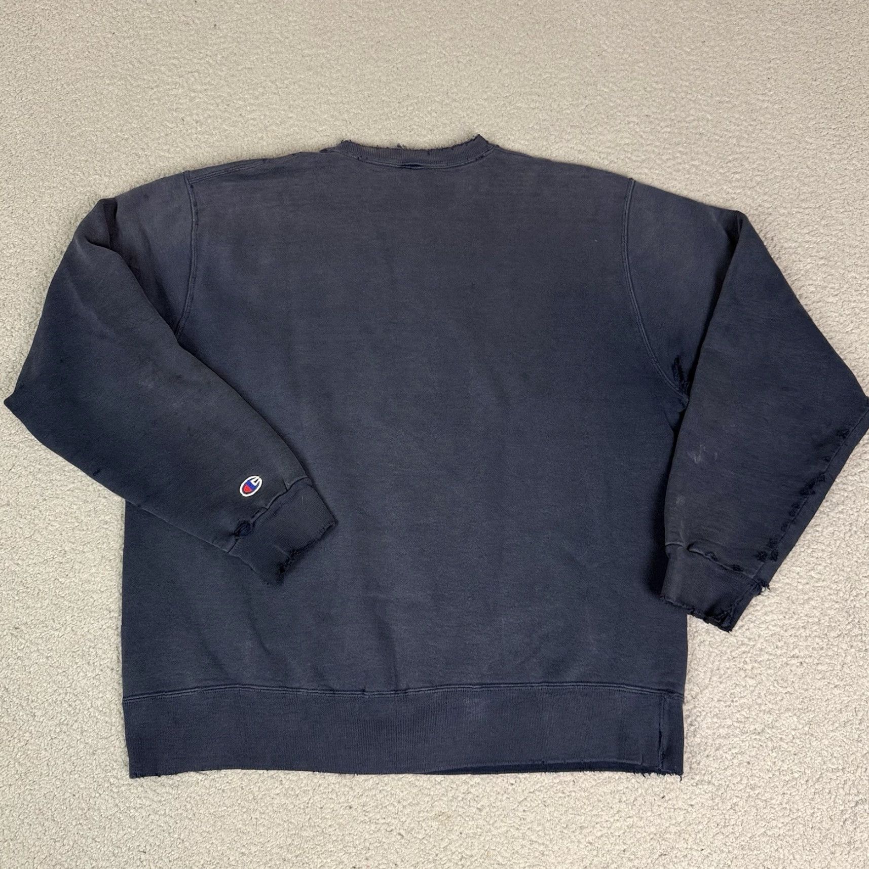 Champion VINTAGE Champion Sweatshirt Mens Large Blue Sun Faded Distressed Script Thrashed Size US L / EU 52-54 / 3 - 6 Thumbnail
