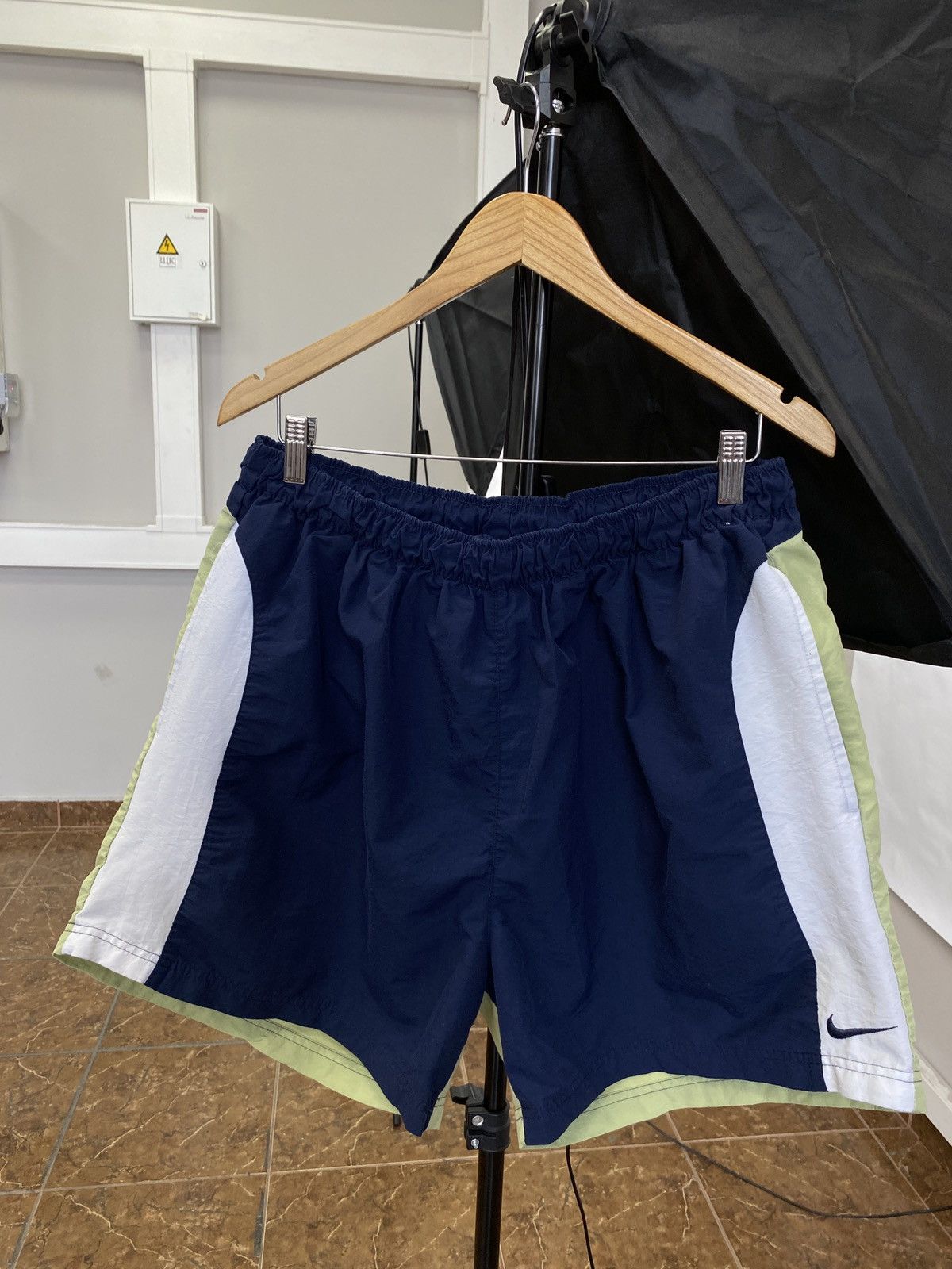 Nike 🇺🇸 Vintage 90s Nike Shorts Y2K Rare Retro Hype Size US 34 / EU 50 - 1 Thumbnail
