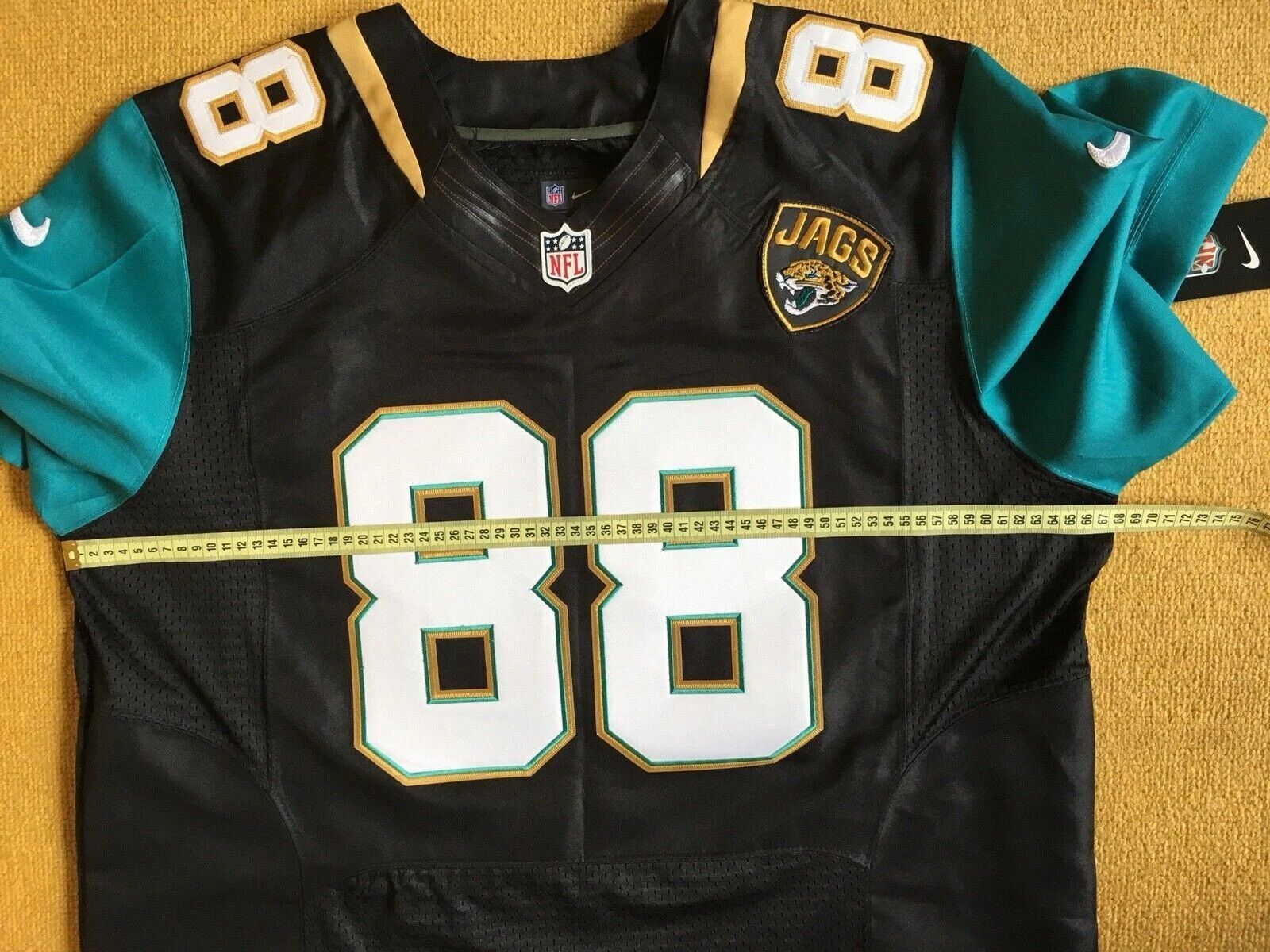 Nike NFL JAGUARS JACKSONVILLE JAGS HURNS NIKE FOOTBALL JERSEY Size US XL / EU 56 / 4 - 9 Thumbnail