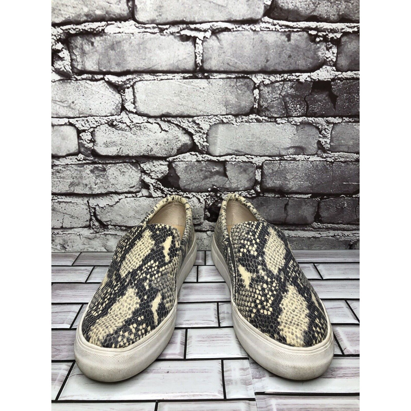 Vince Camuto Vince Camuto Korli 2 Ivory Leather SnakeSkin Slip On Sneaker Size US 7.5 / IT 37.5 - 17 Thumbnail