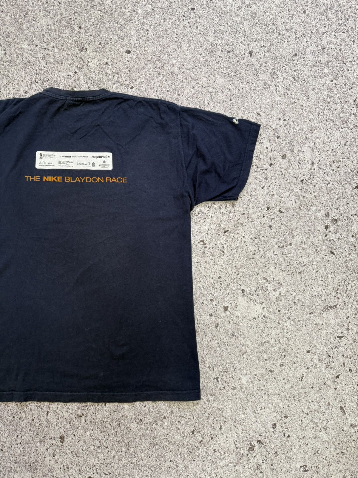 Nike × Vintage Vintage 2003 Nike Gannin Alang The Scotswood Road T-shirt Size US XL / EU 56 / 4 - 8 Thumbnail