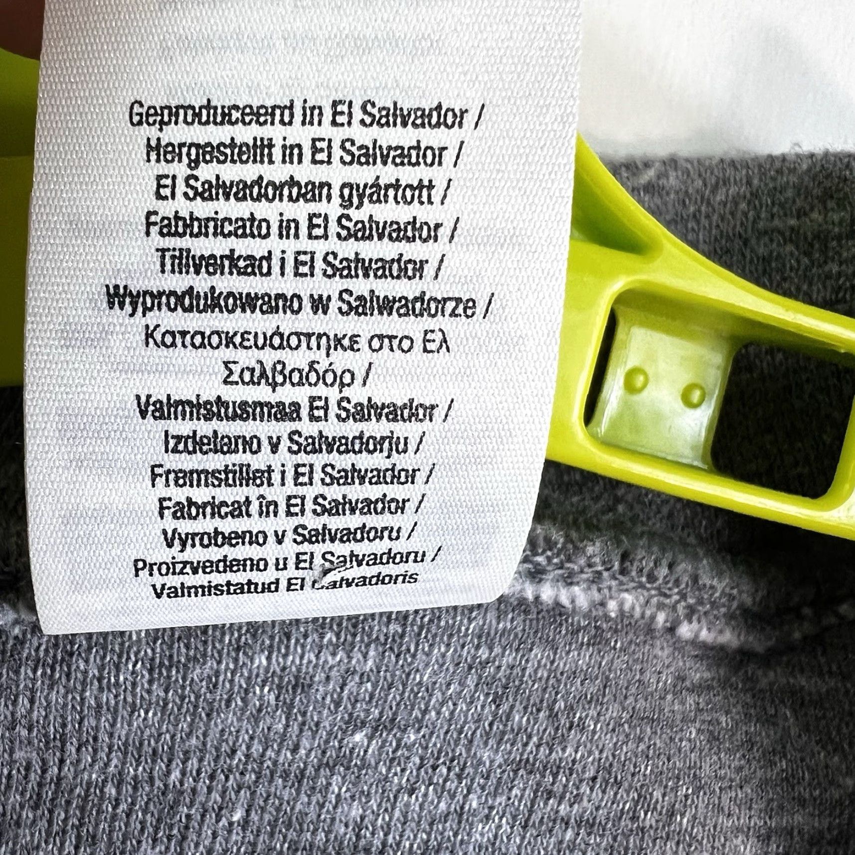 Gildan Budapest #73 Hoodie Mens M Gray Gildan Heavy Blend Graphic Print University Size US M / EU 48-50 / 2 - 6 Thumbnail