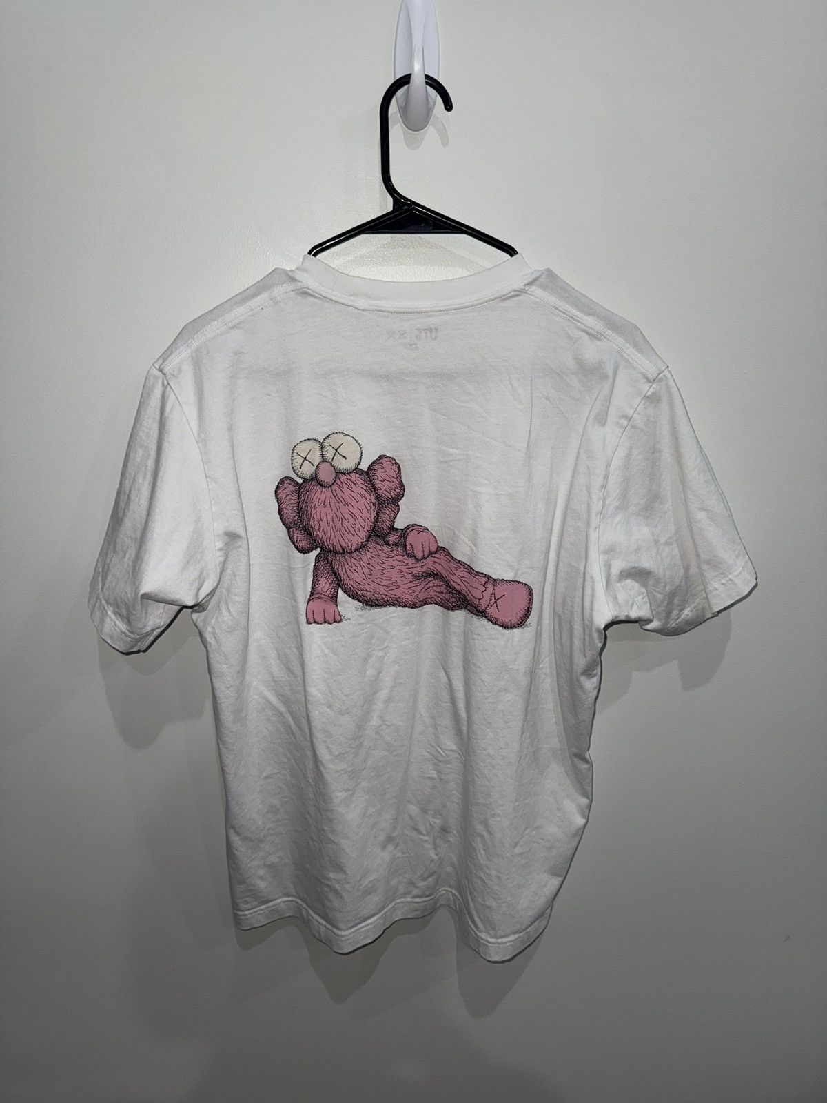 Kaws × Uniqlo Uniqlo x Kaws Graphic Tee Size US M / EU 48-50 / 2 - 2 Thumbnail