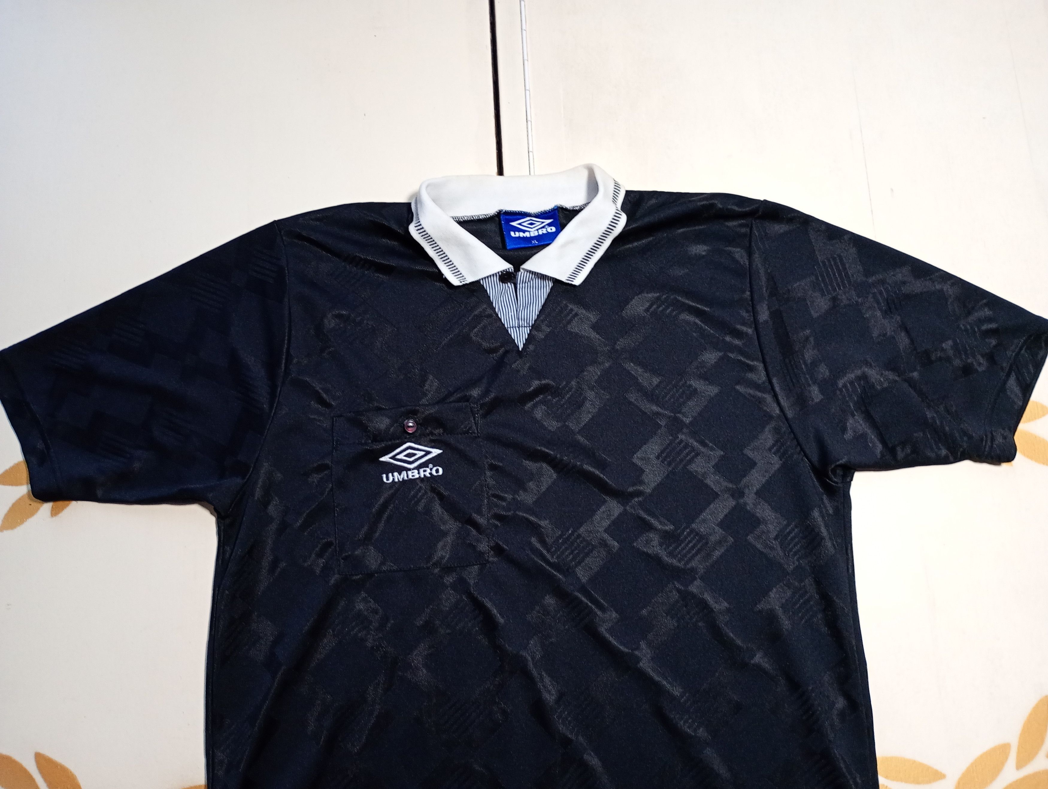 Umbro Umbro Referee Jersey 1990-1992 Size US XL / EU 56 / 4 - 5 Thumbnail