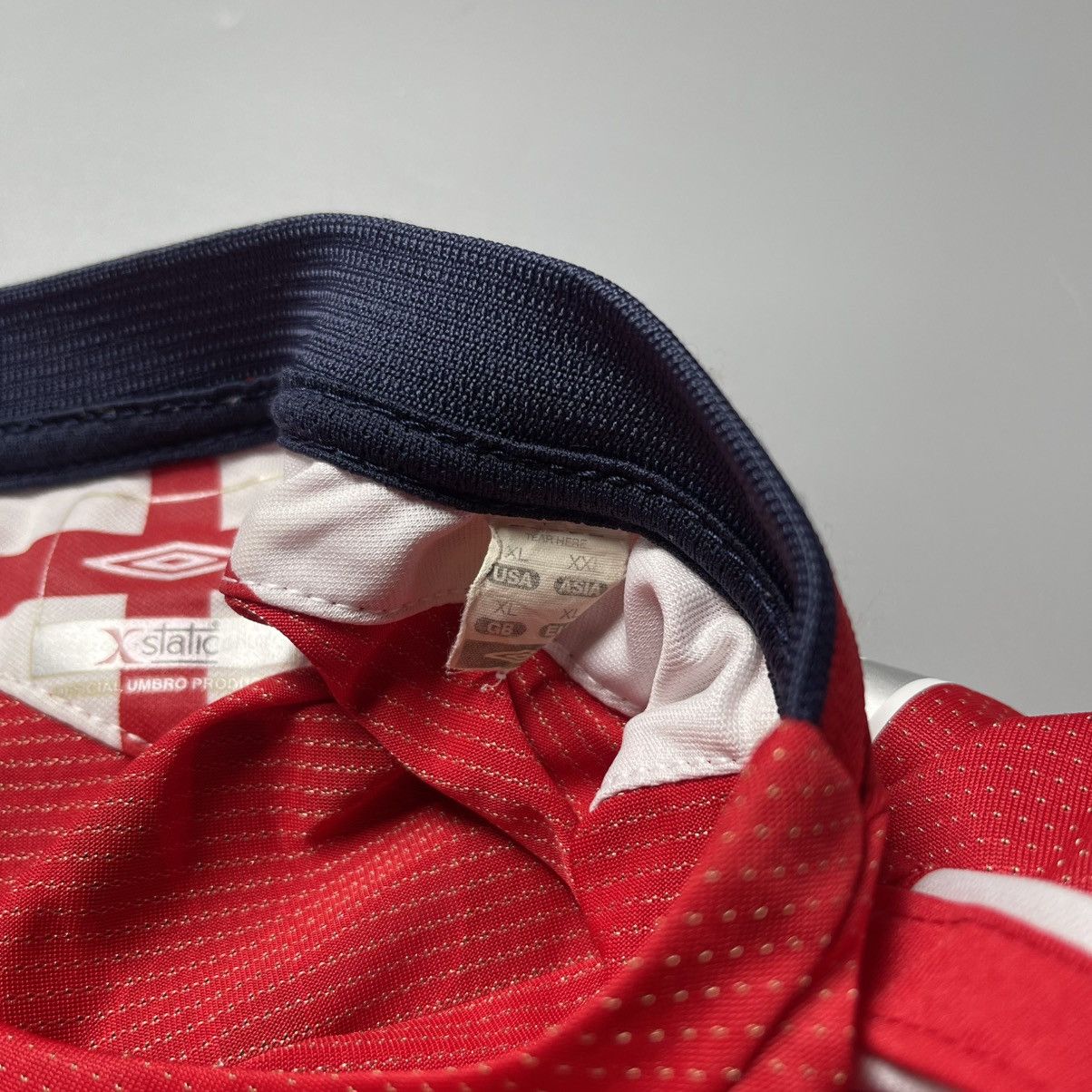 Umbro ENGLAND UMBRO 2004 EURO FOOTBALL AWAY JERSEY #7 BECKHAM Size US XL / EU 56 / 4 - 8 Thumbnail