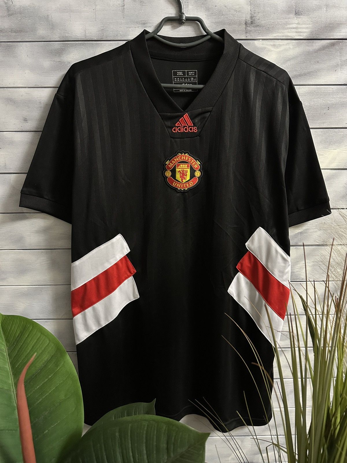 Adidas Rare T-Shirt Adidas x Manchester United Centr Logo Soccer Size US L / EU 52-54 / 3 - 1 Thumbnail