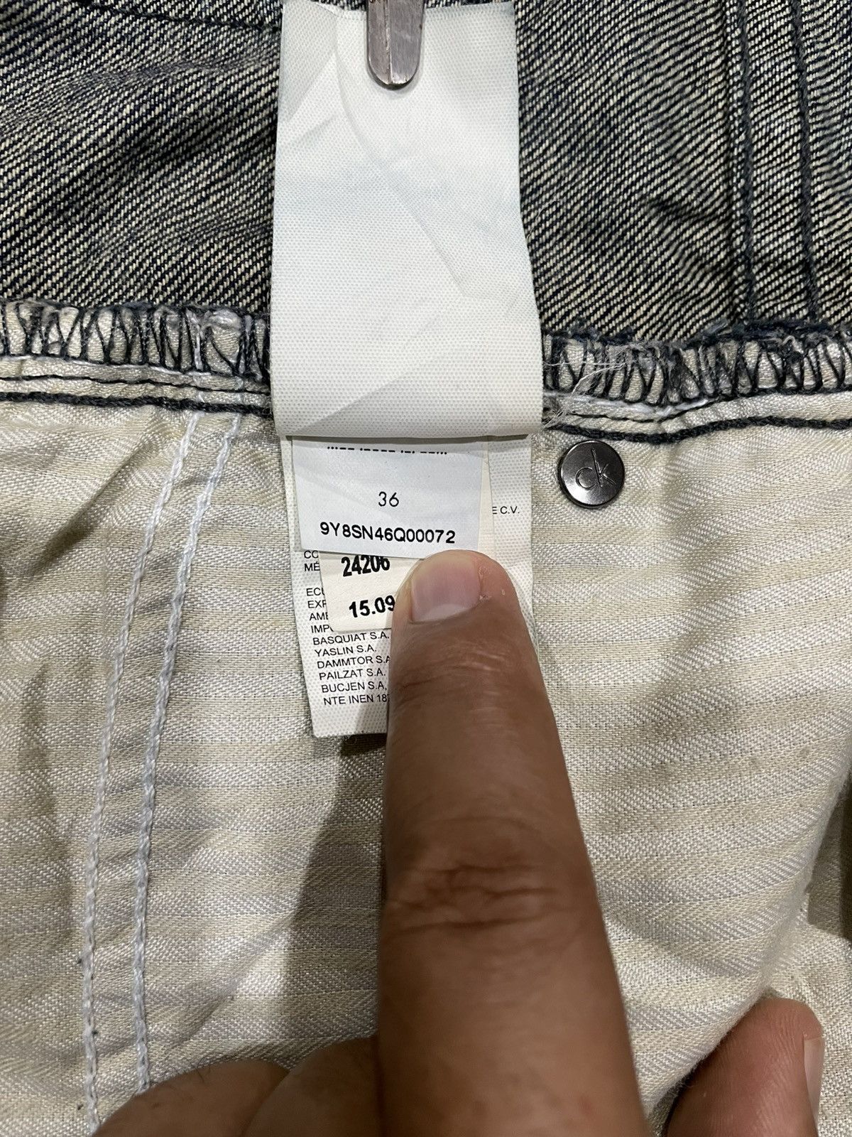 Calvin Klein Vintage Calvin Klein Distressed Slim Straight Cut Dark Jeans Size US 37 - 13 Thumbnail
