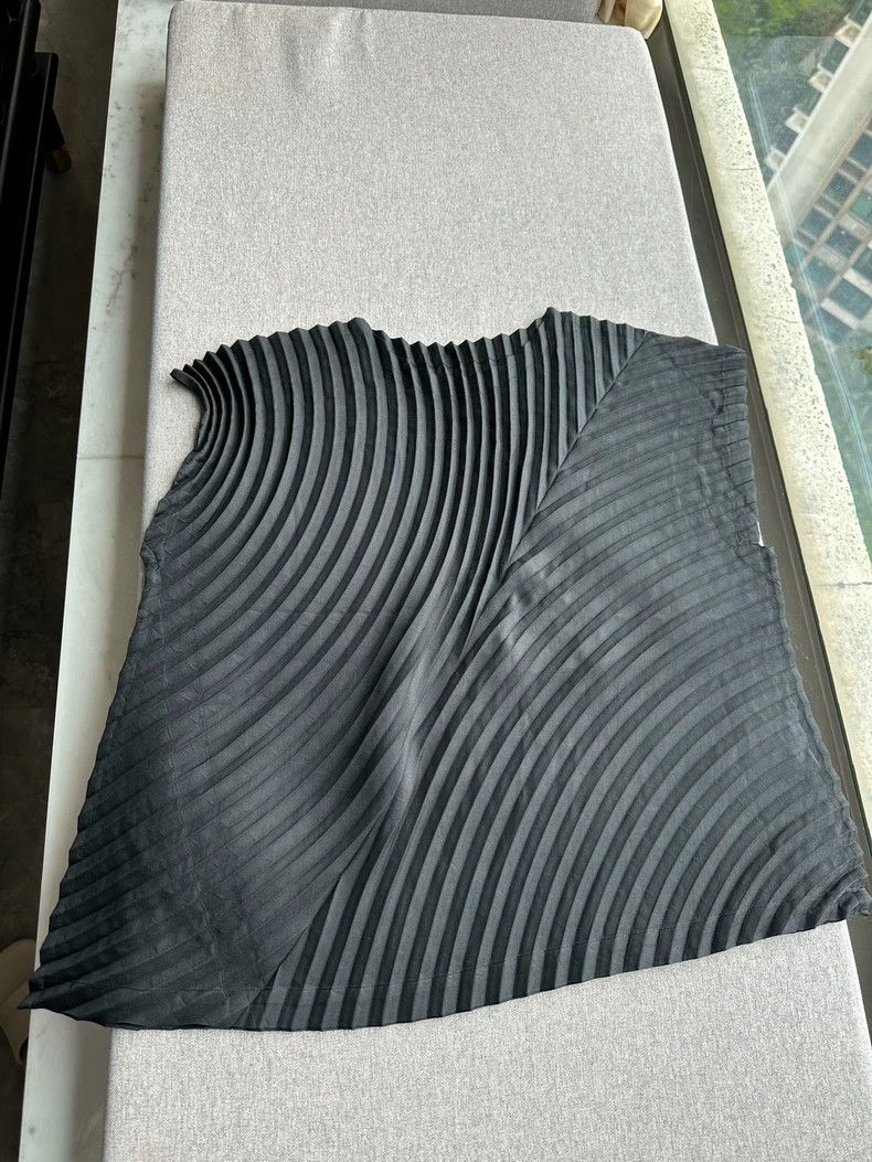 Issey Miyake Issey Miyake size:2 Black mainline vest Size XS / US 0-2 / IT 36-38 - 1 Thumbnail