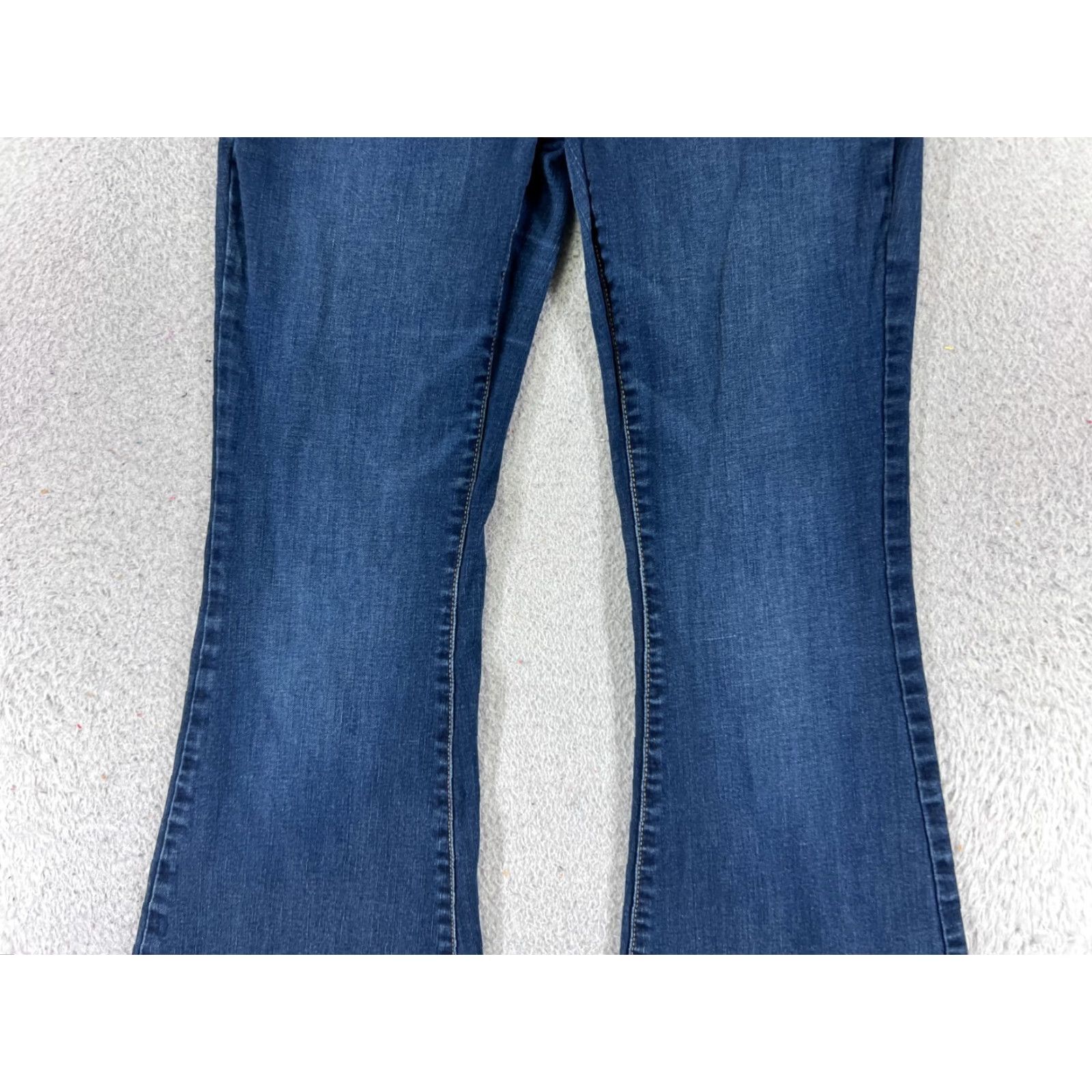 Vintage SO Jeans Pants Women 11 Blue Denim Flared Mid Rise Med Wash 26x30 Cotton Blend Regular 5-Pocket Design Zip Size 32" / US 10 / IT 46 - 3 Thumbnail